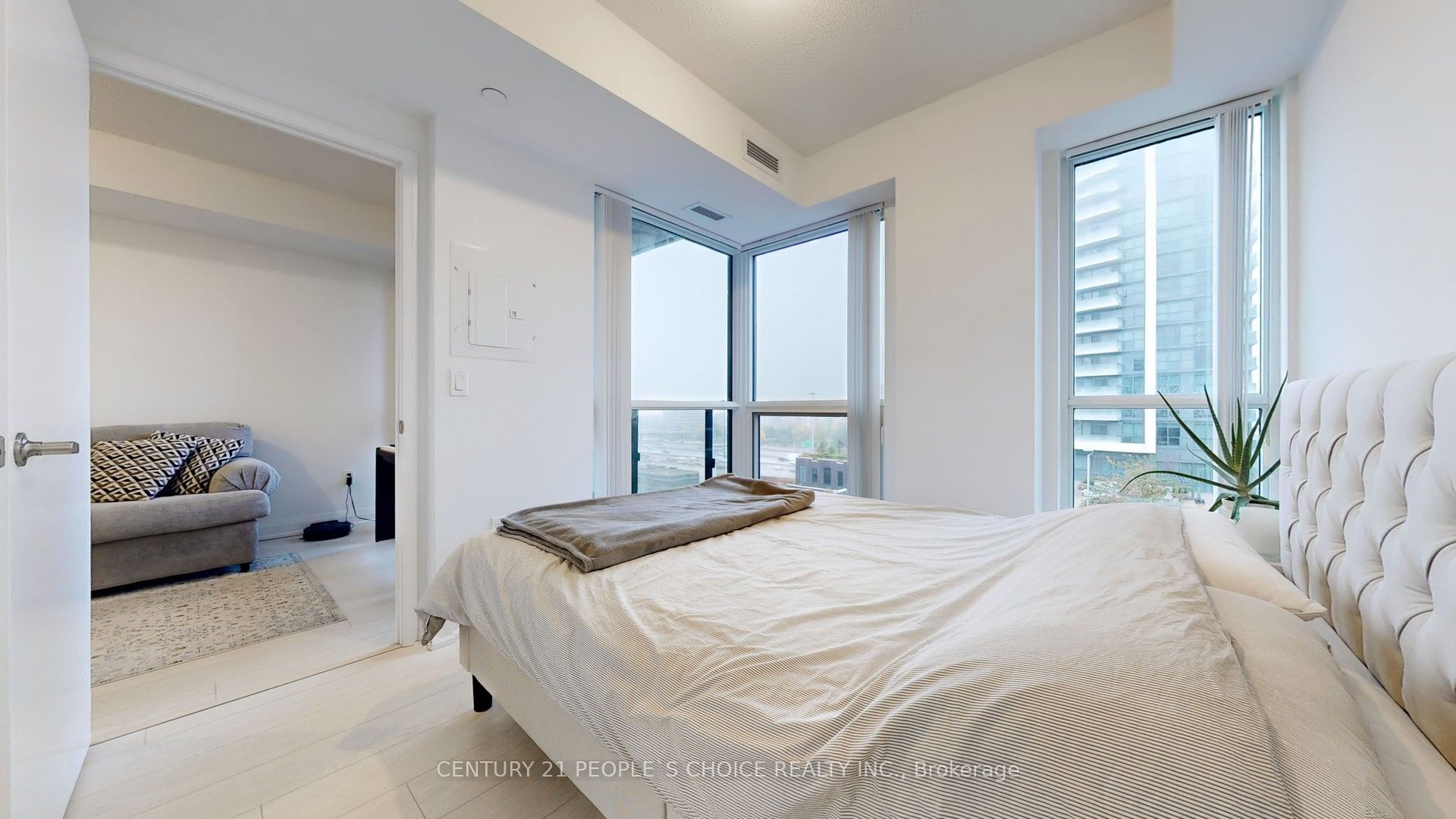 26 Gibbs Road, #827
