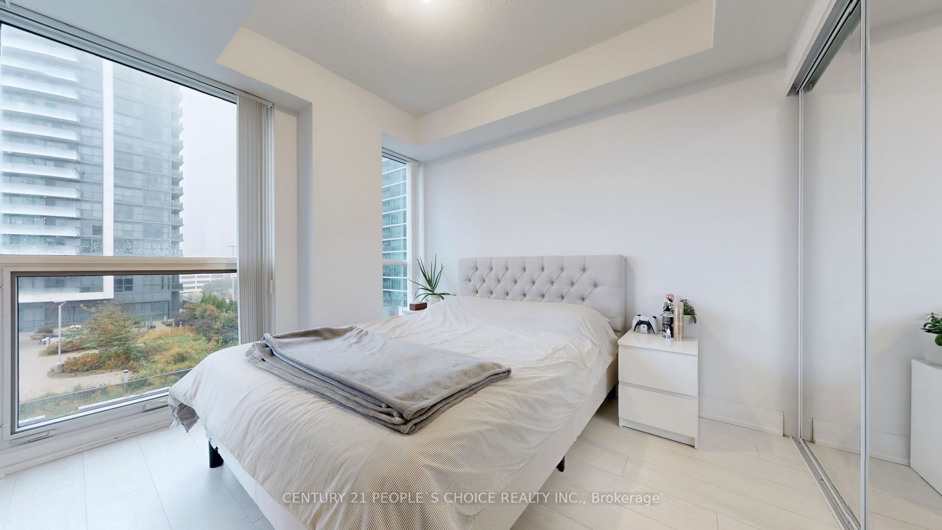26 Gibbs Road, #827