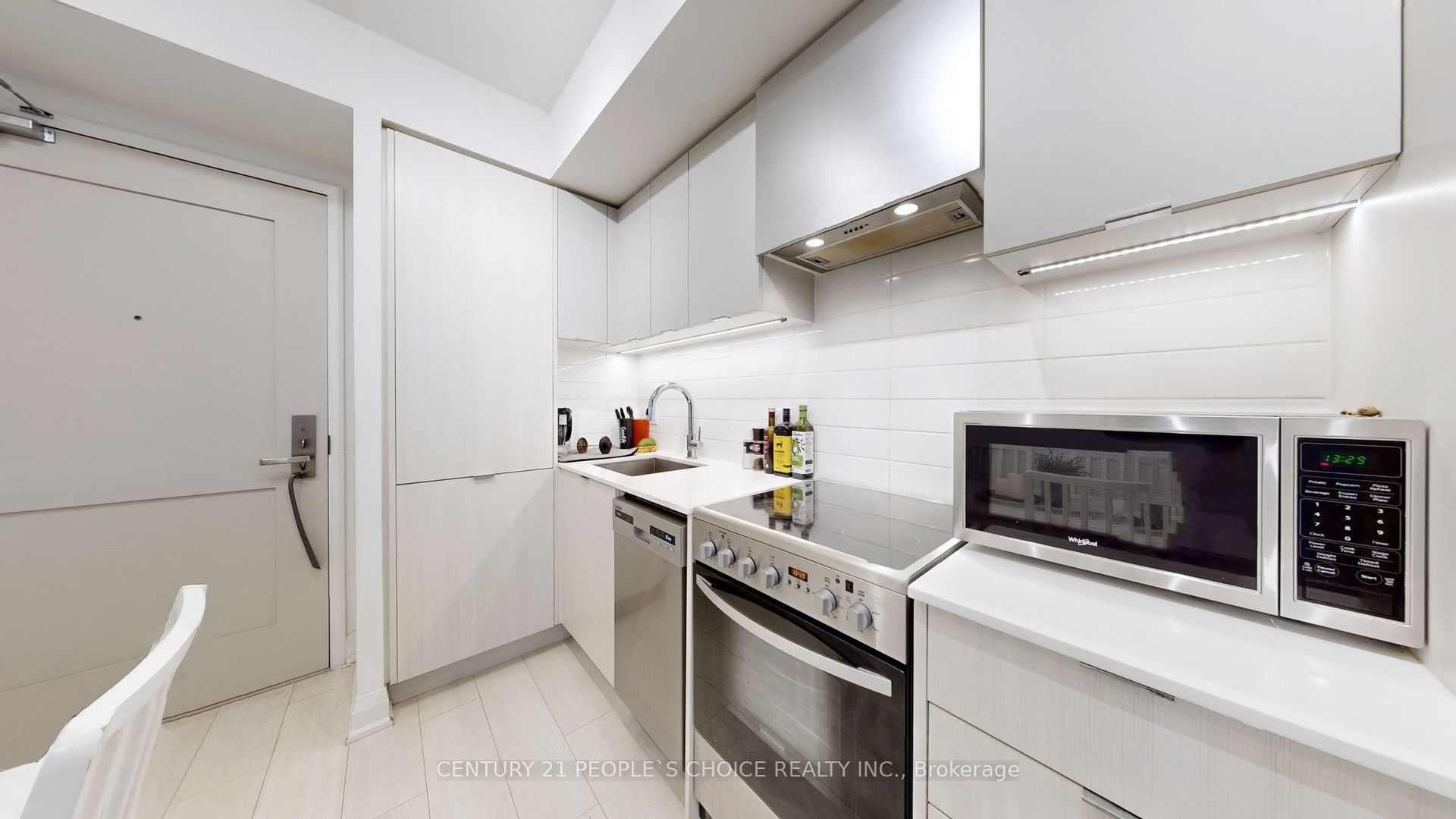 26 Gibbs Road, #827