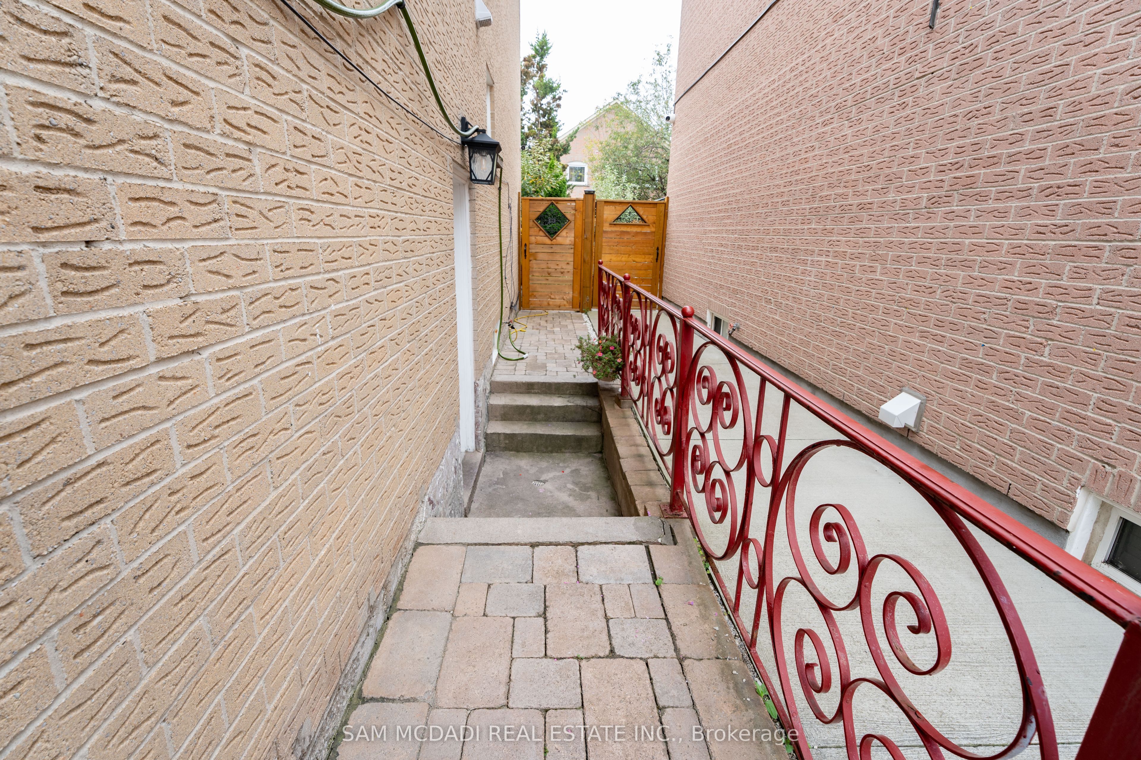 4484 Jenkins Crescent