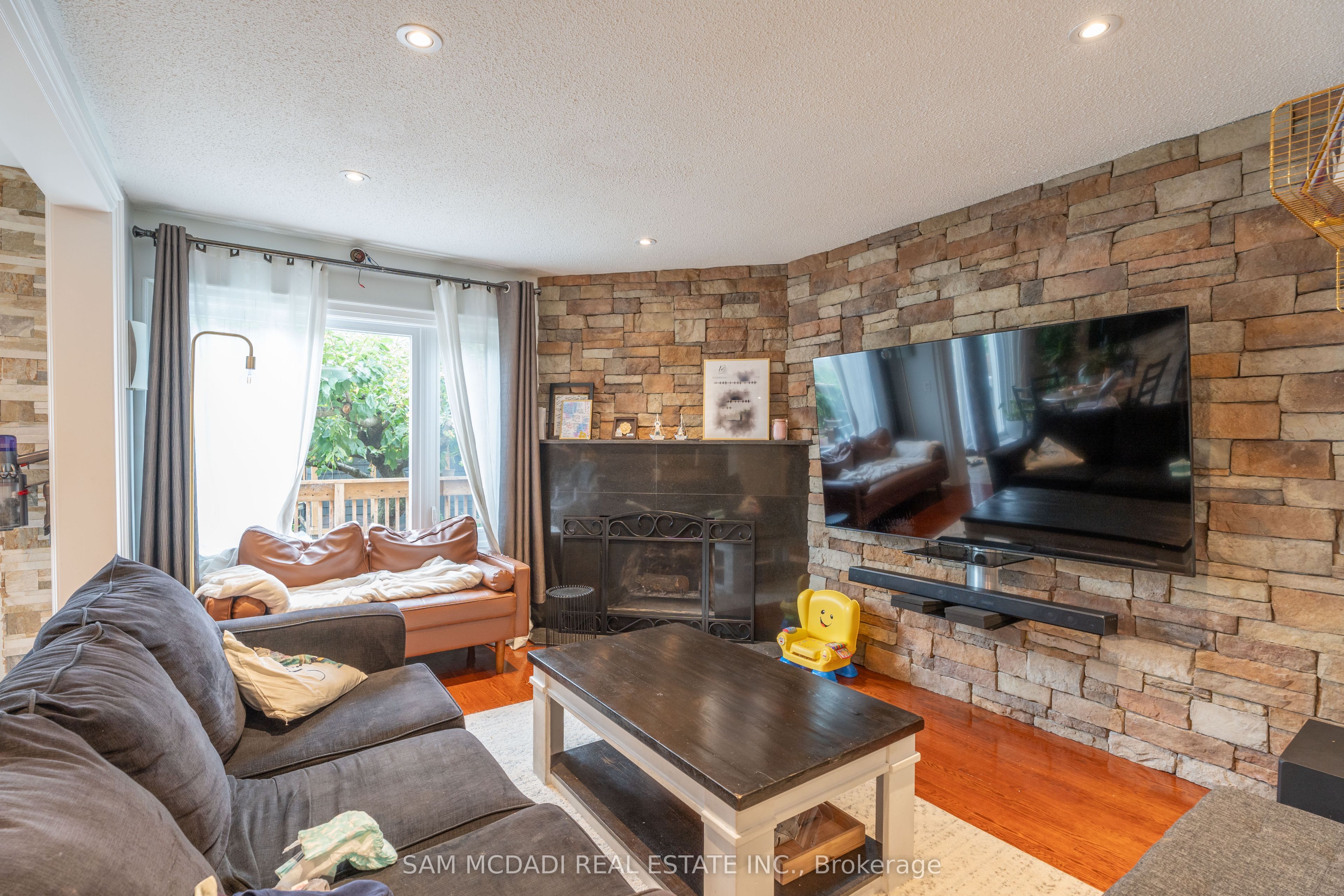 4484 Jenkins Crescent