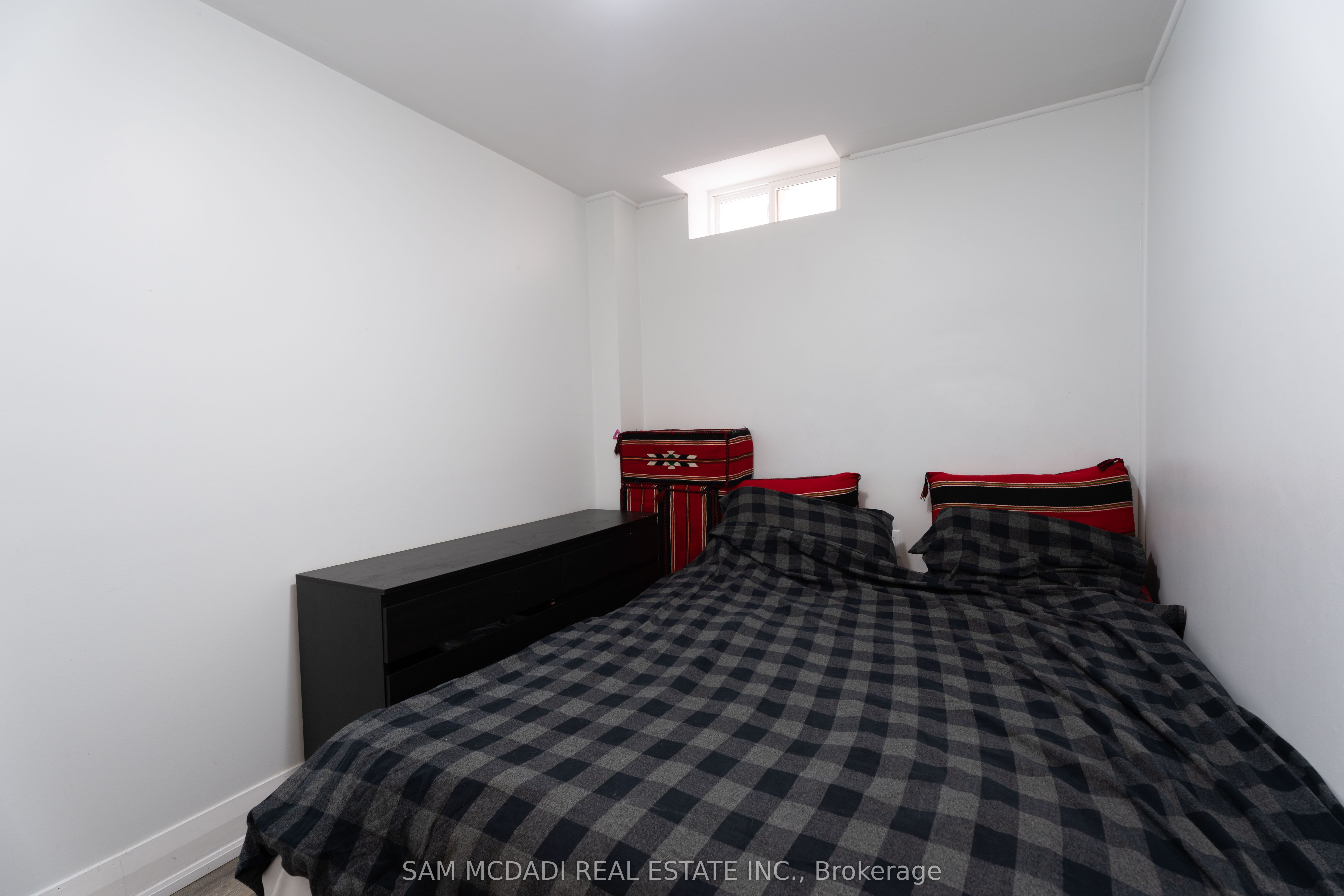 4484 Jenkins Crescent