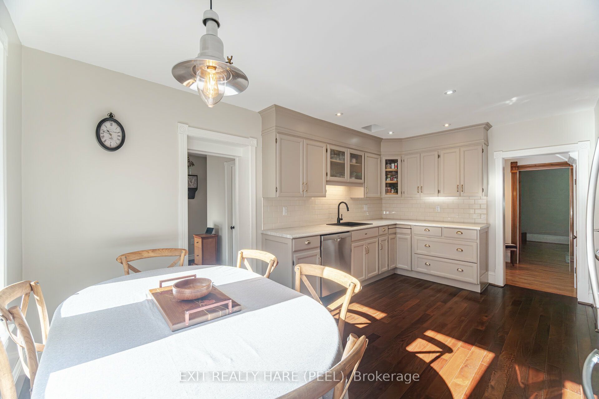 51 Osprey Street S