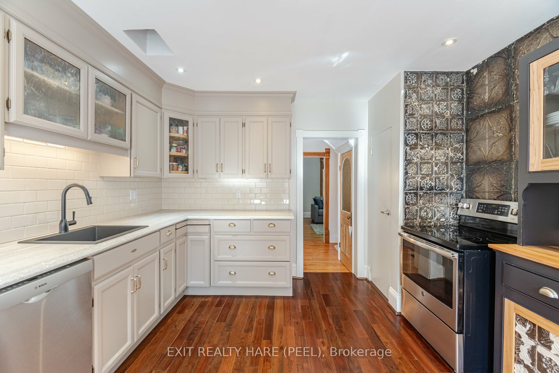 51 Osprey Street S