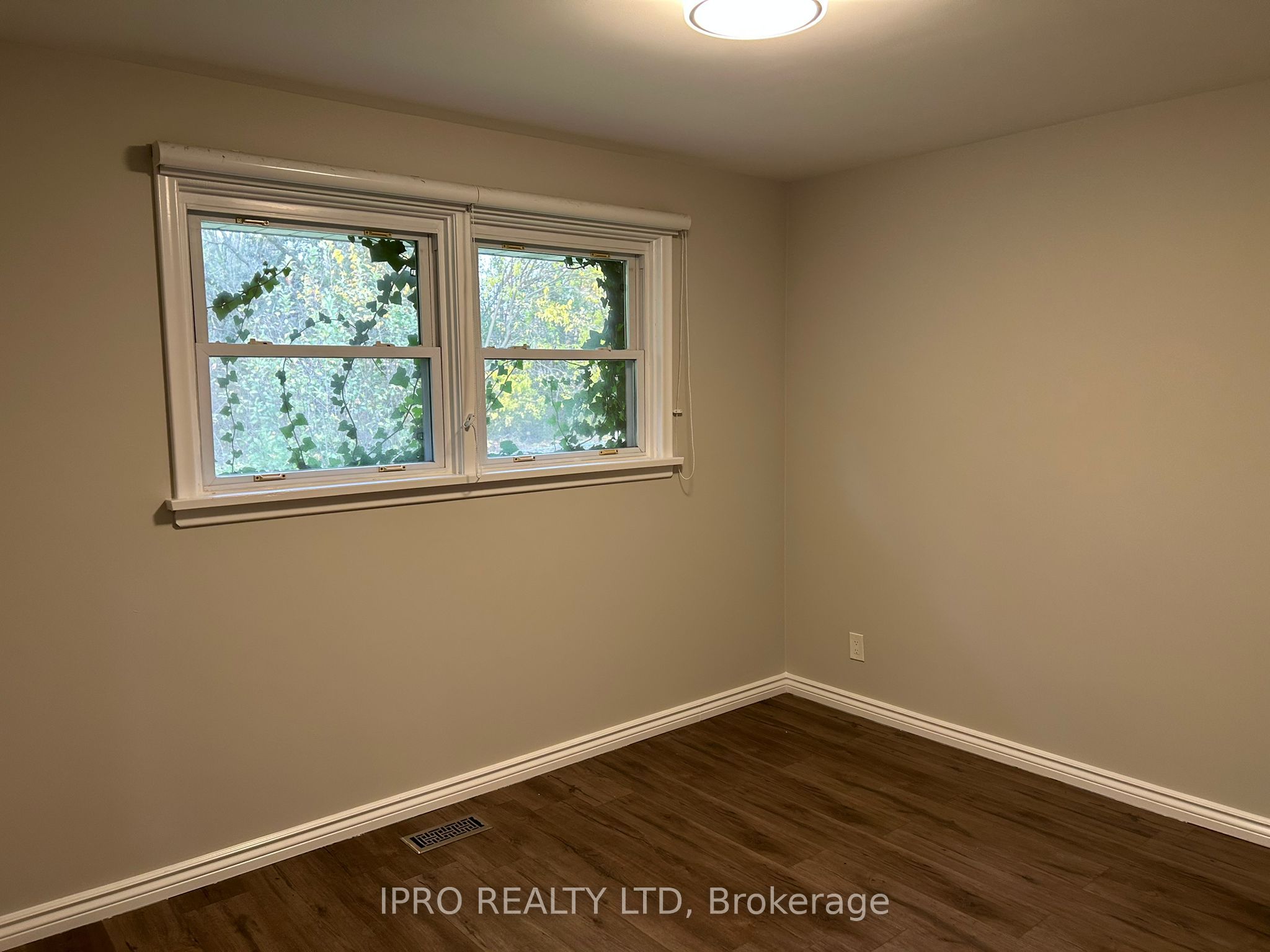 284 Cedar Crescent