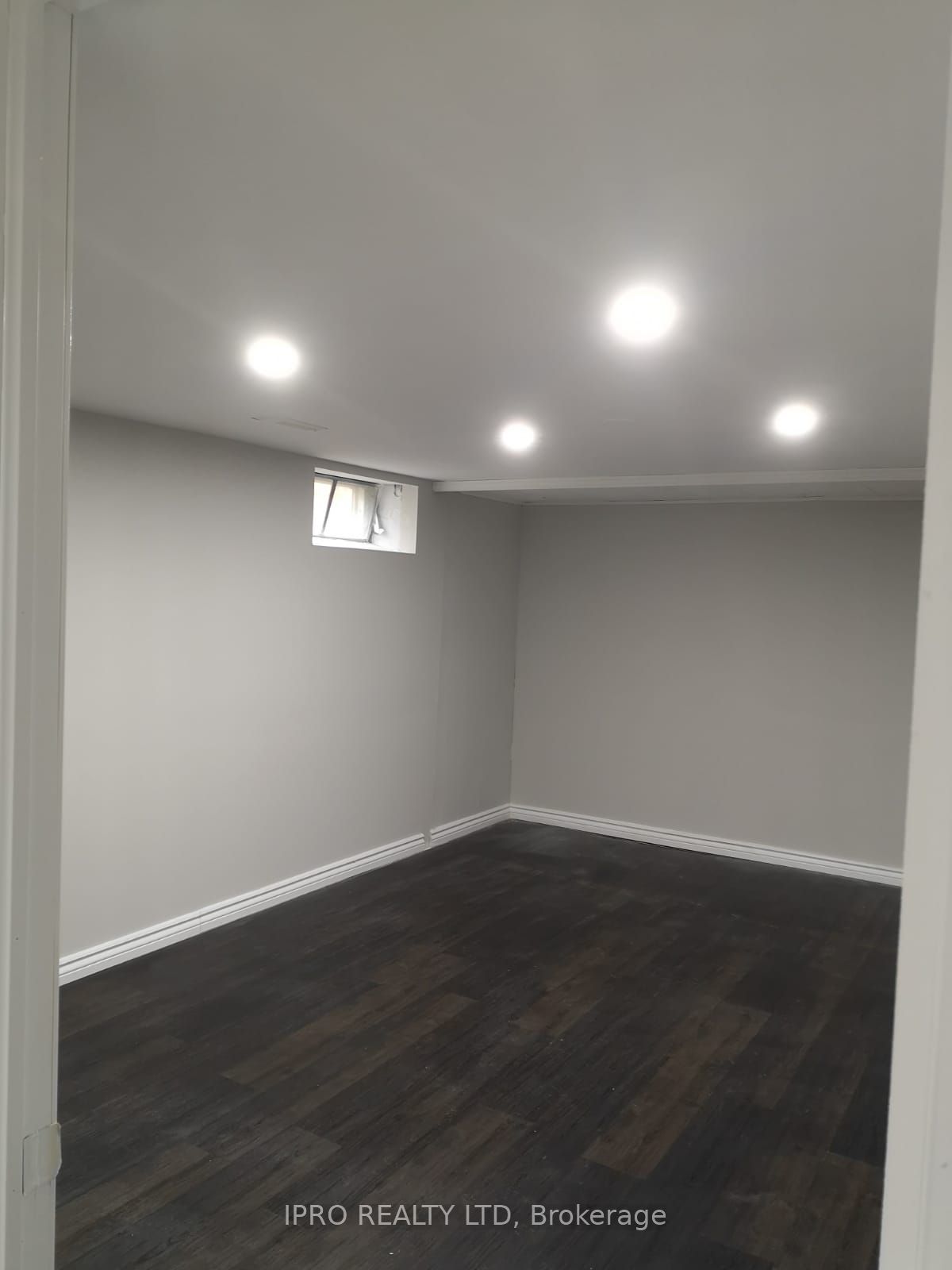 284 Cedar Crescent
