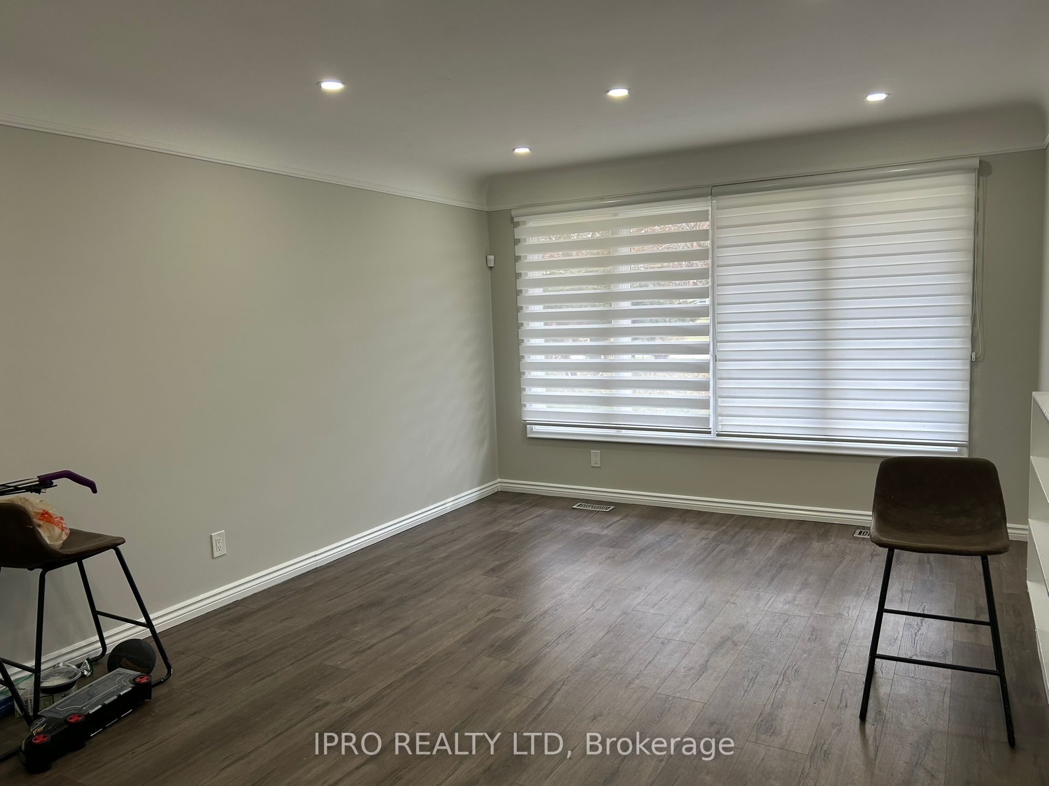 284 Cedar Crescent