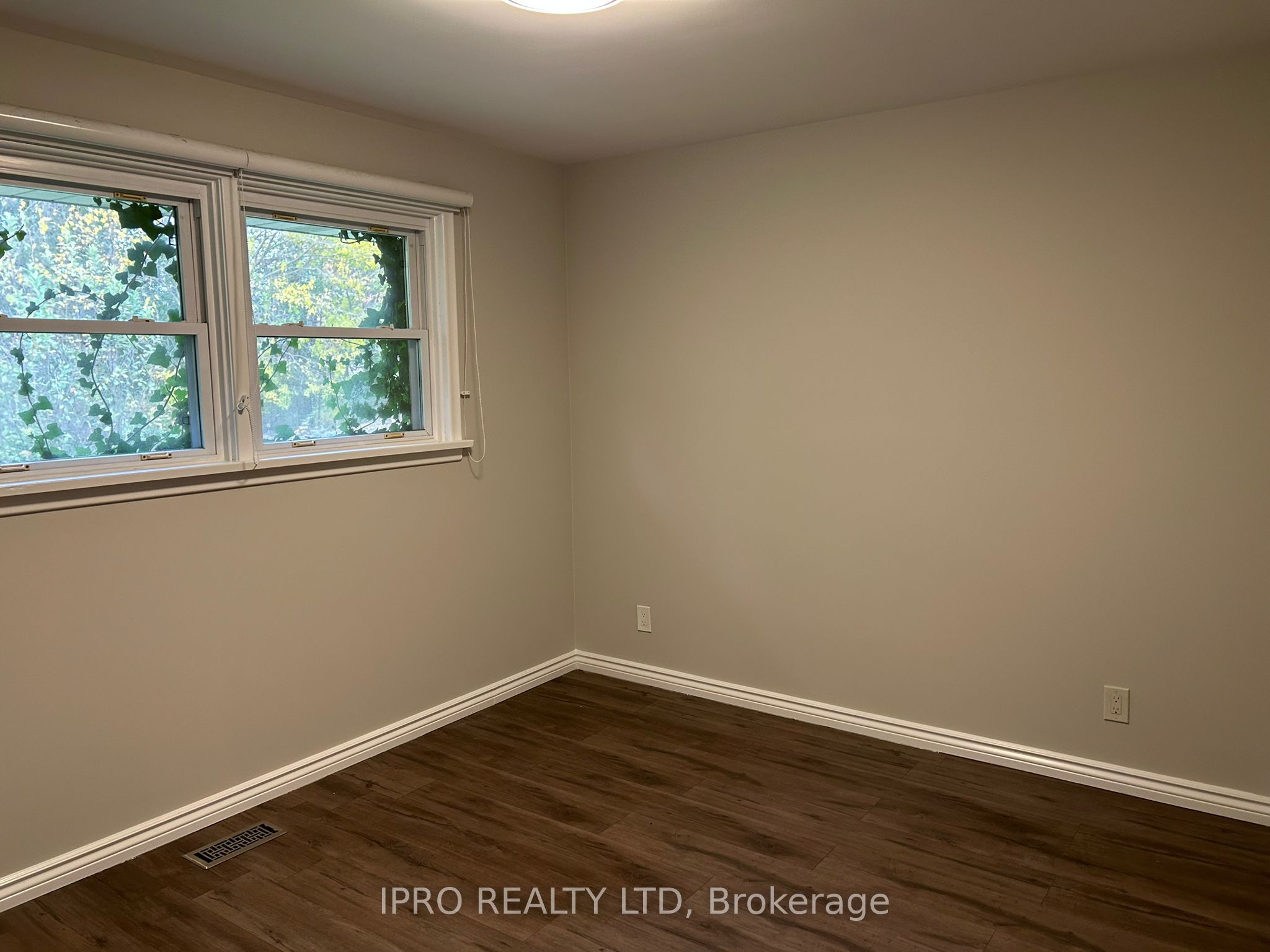 284 Cedar Crescent