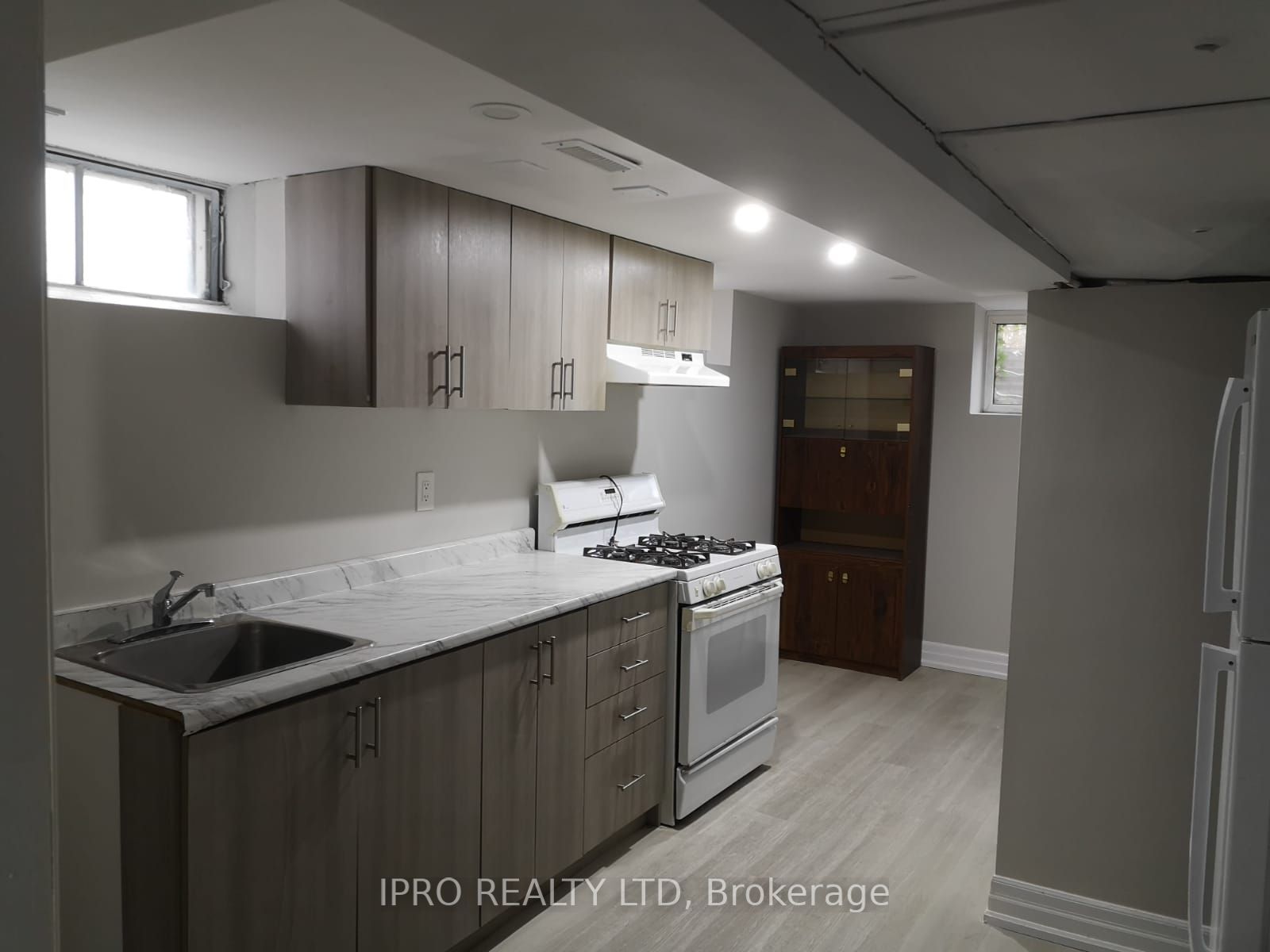 284 Cedar Crescent