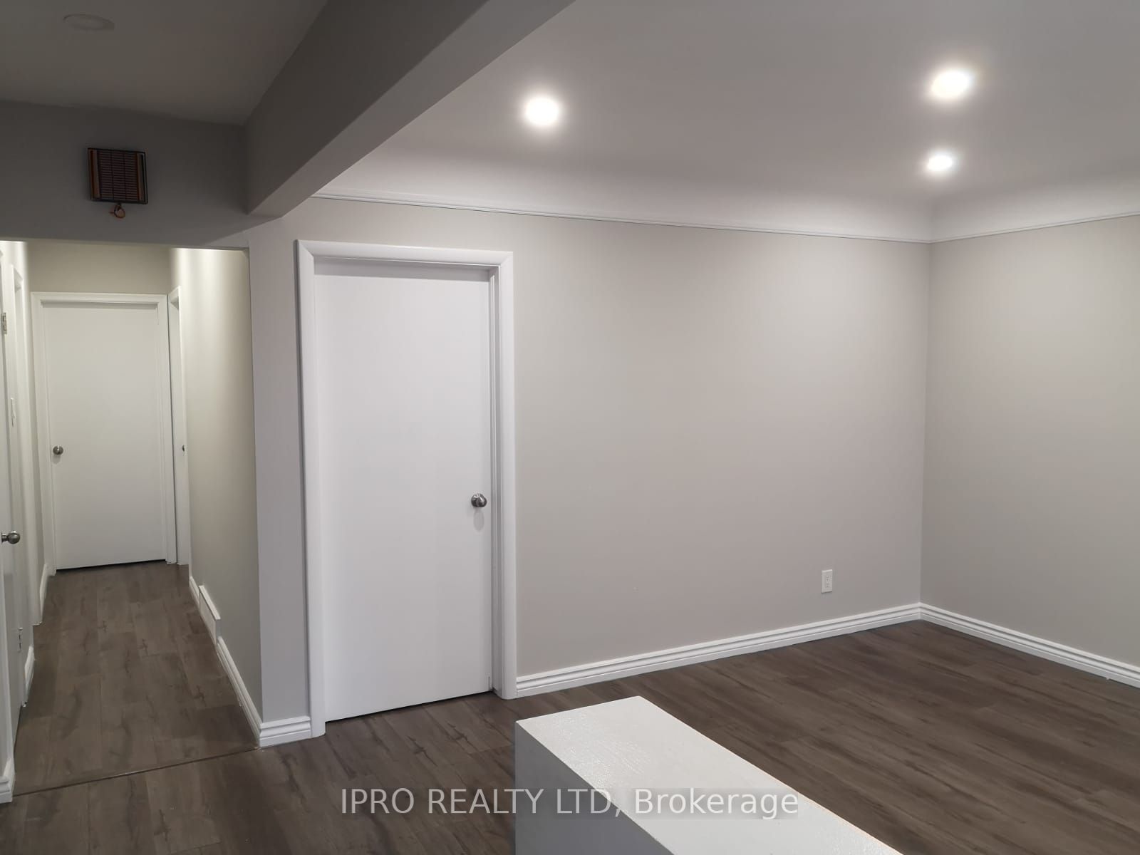 284 Cedar Crescent