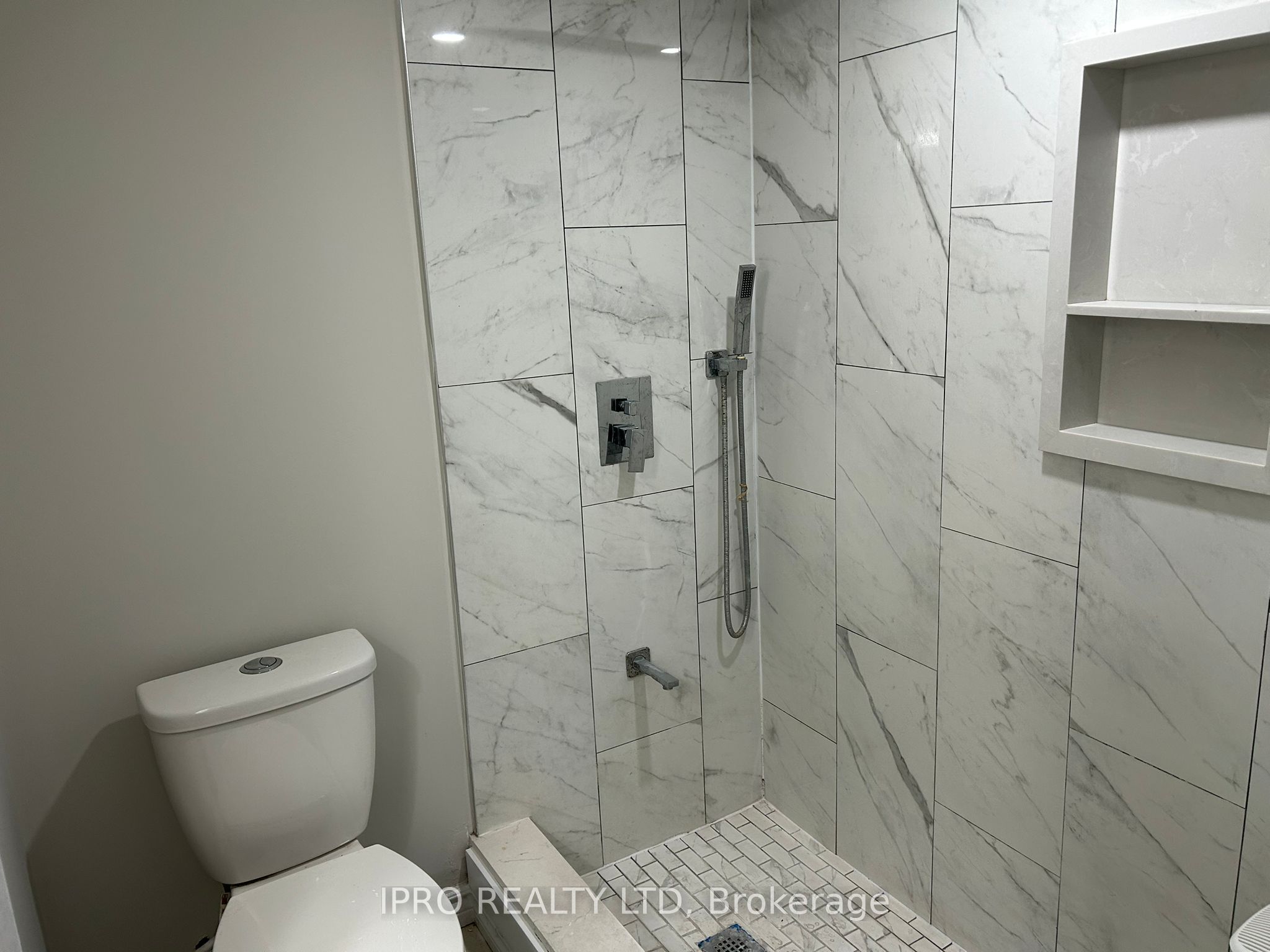 284 Cedar Crescent