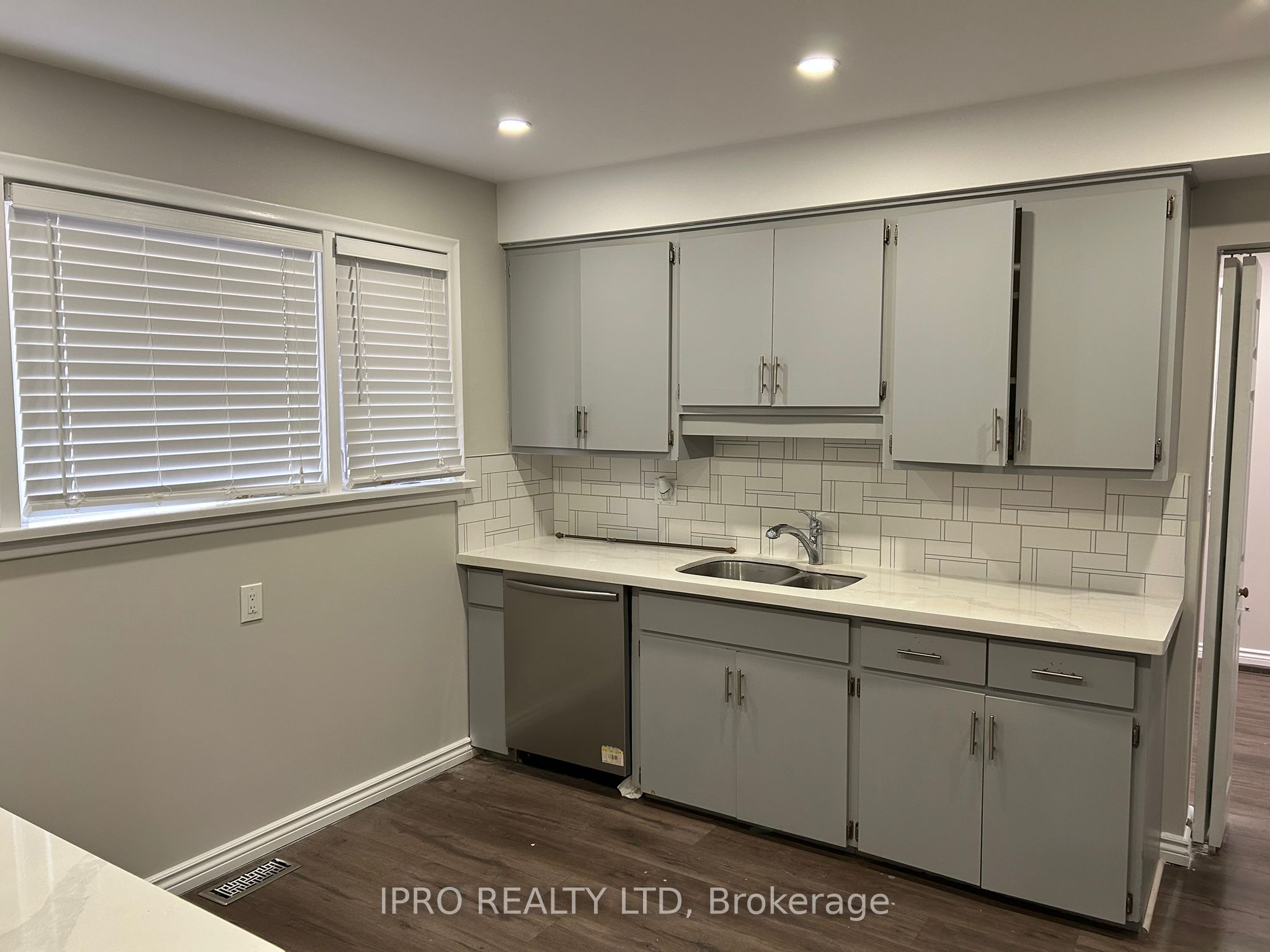 284 Cedar Crescent