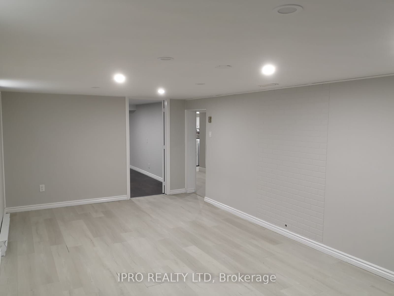 284 Cedar Crescent