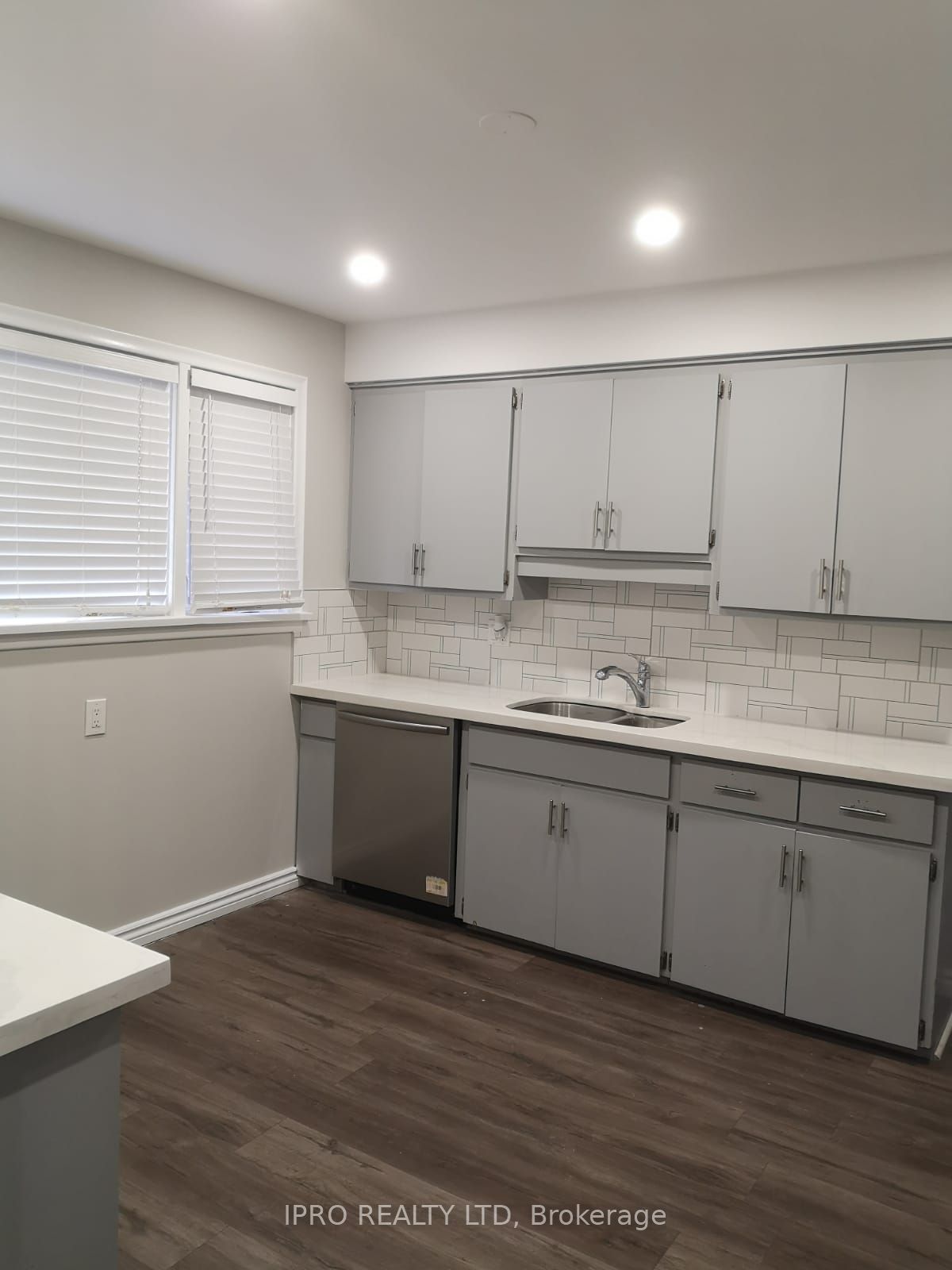 284 Cedar Crescent