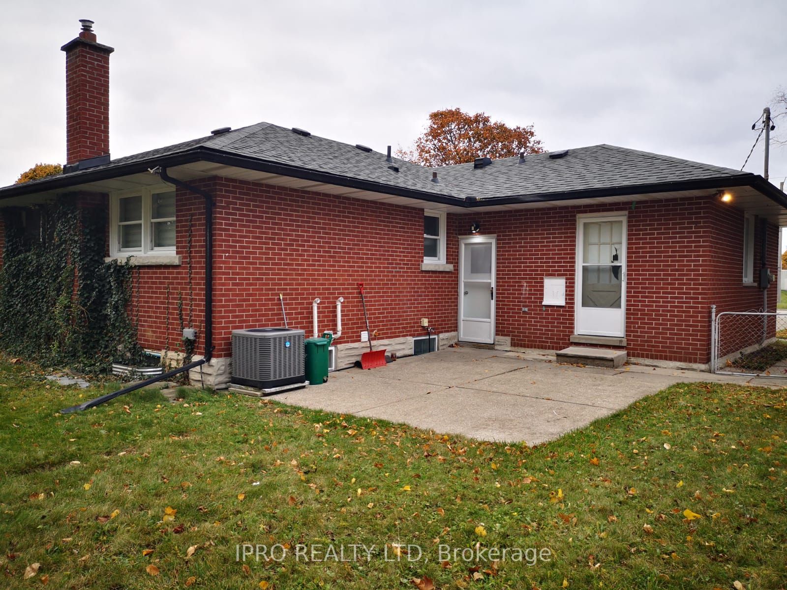 284 Cedar Crescent