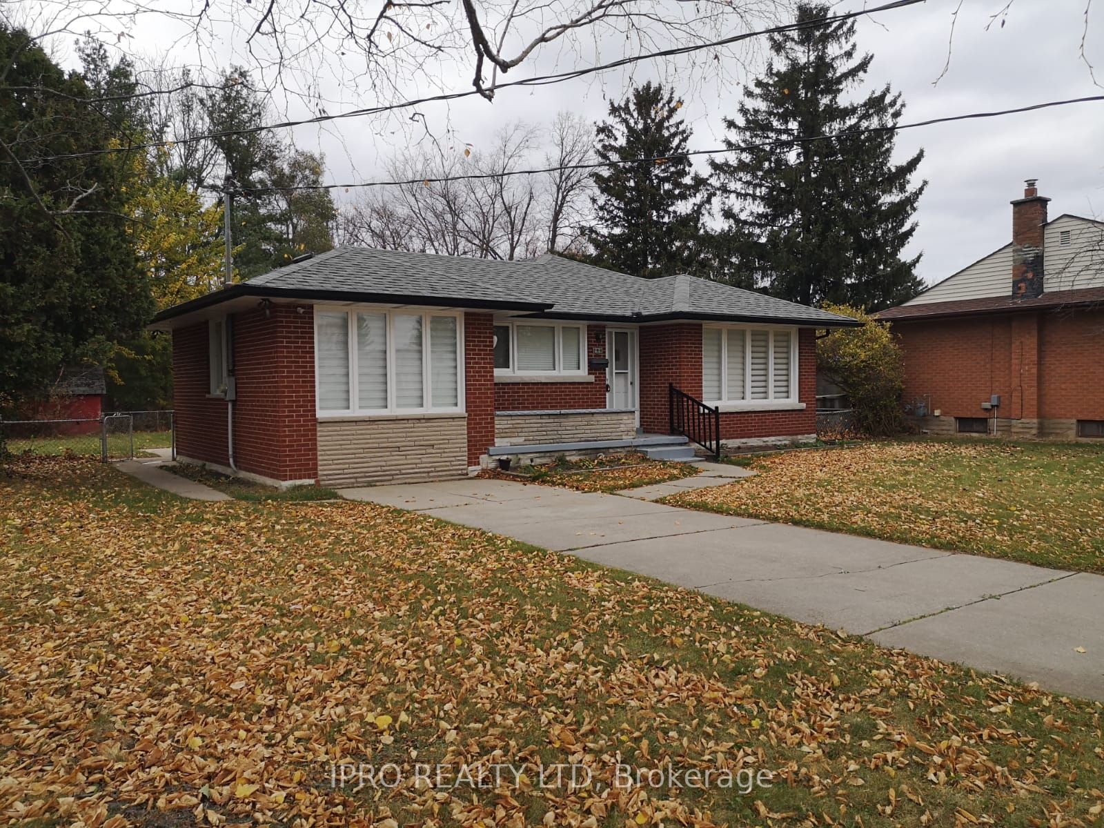 284 Cedar Crescent