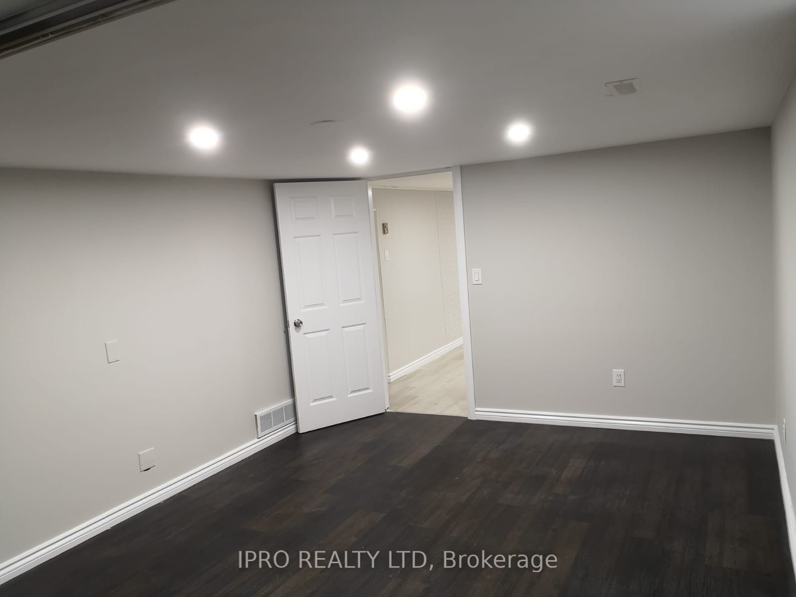 284 Cedar Crescent