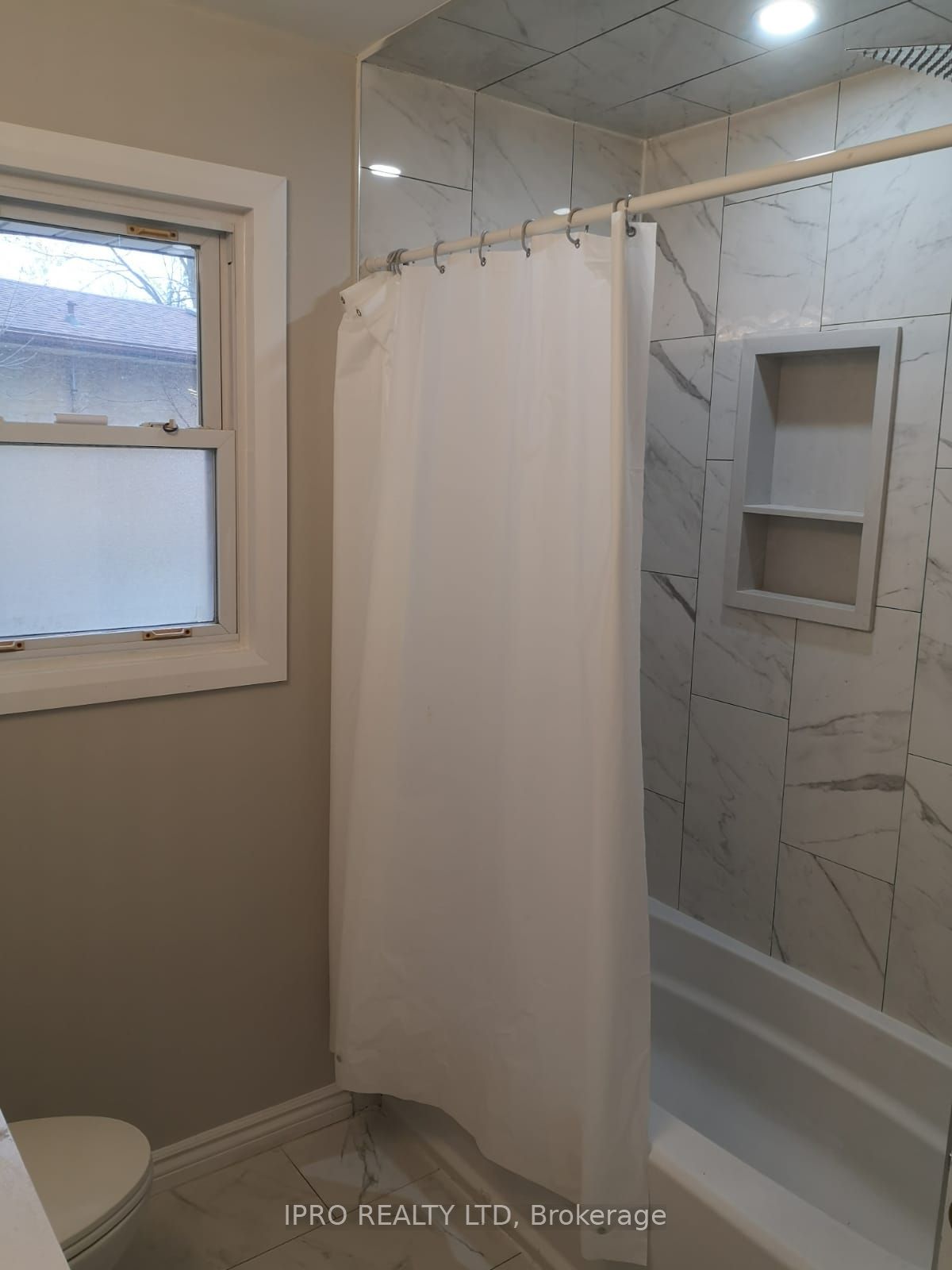284 Cedar Crescent