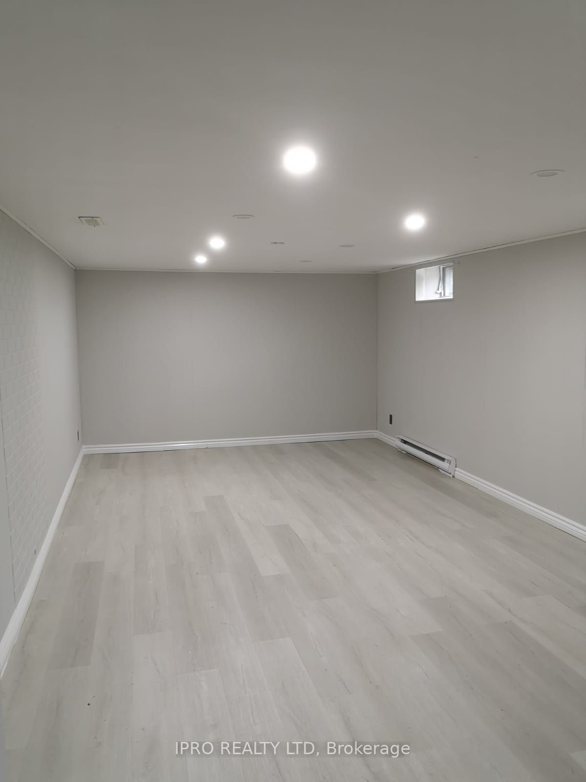284 Cedar Crescent