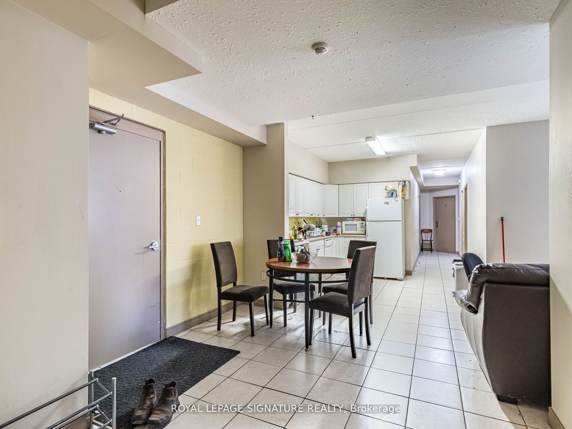 251 Lester Street #206