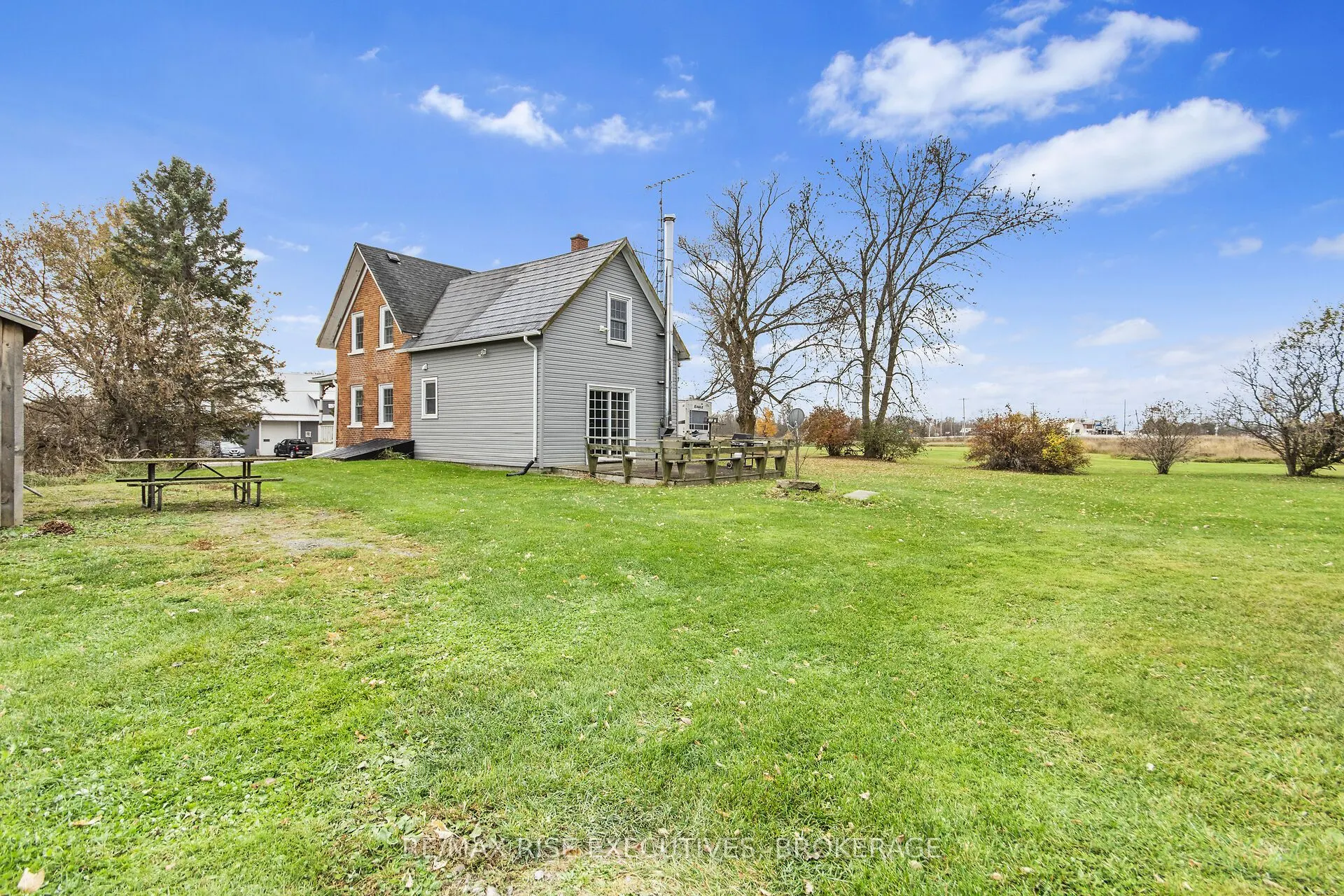 7652 County Rd 42 Road W