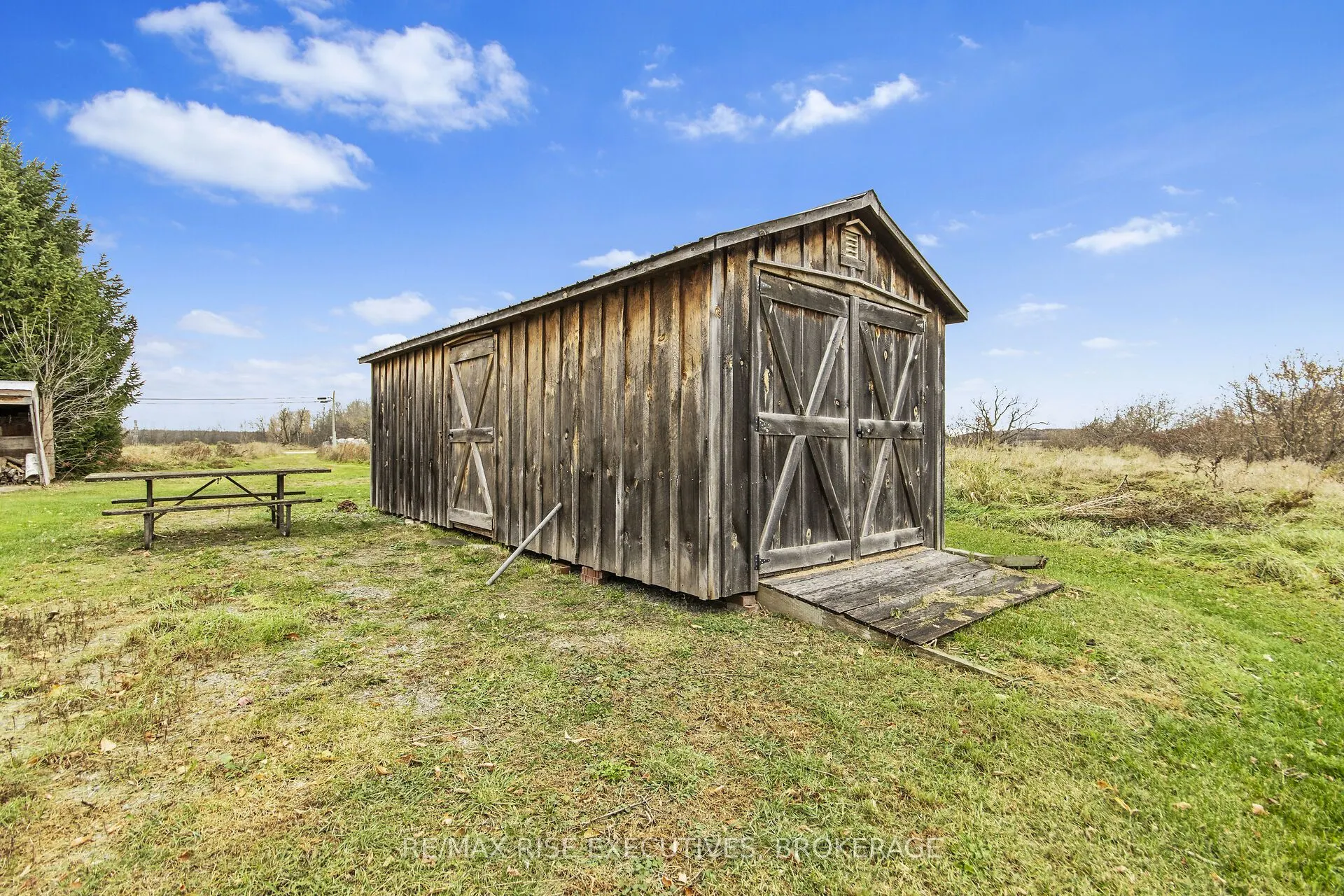 7652 County Rd 42 Road W