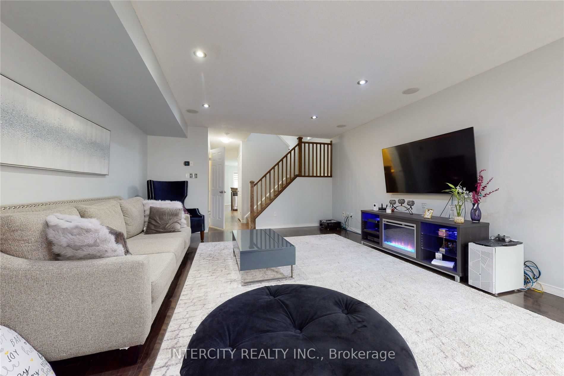 50 Howe Drive, #1A