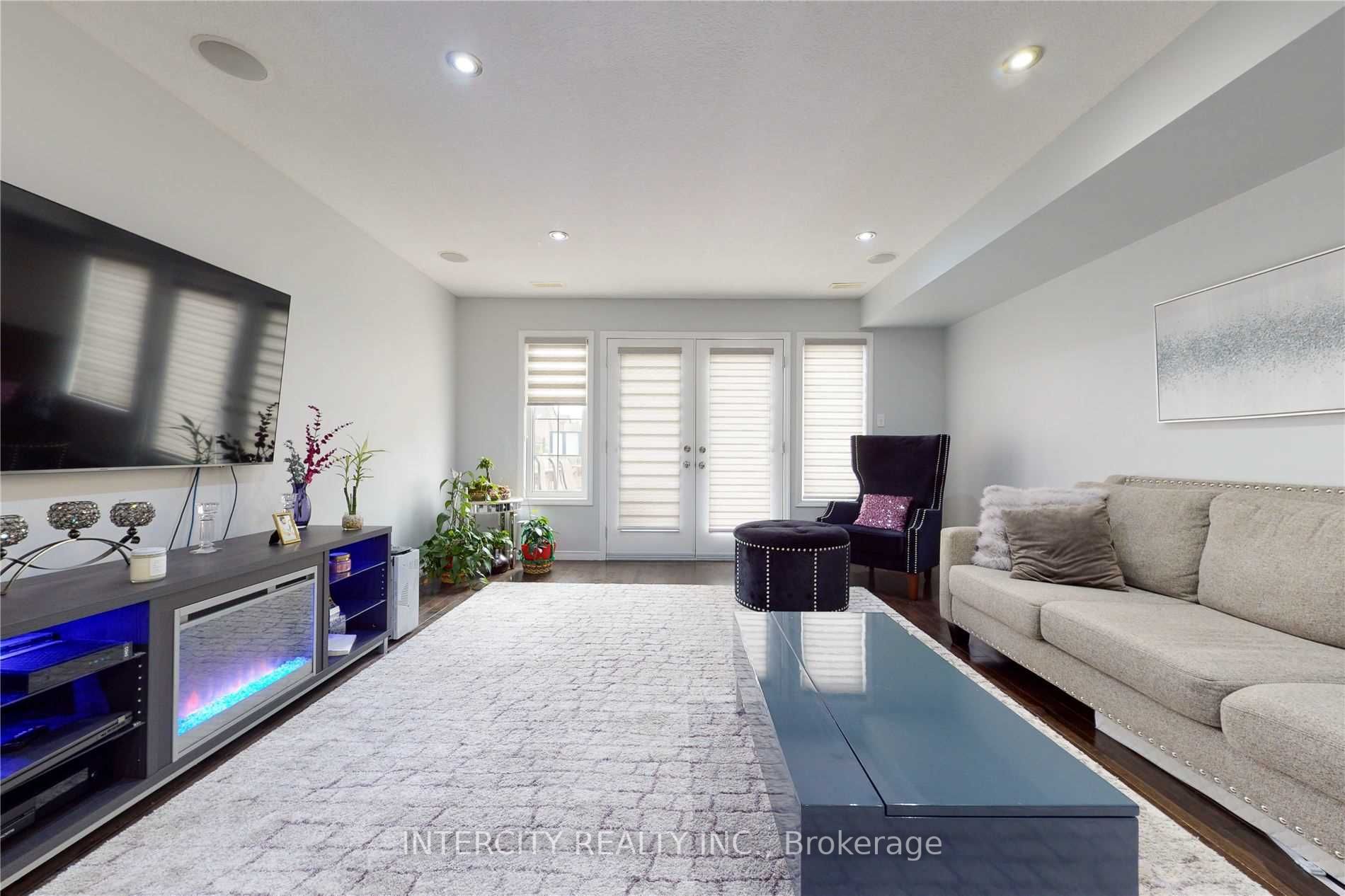 50 Howe Drive, #1A