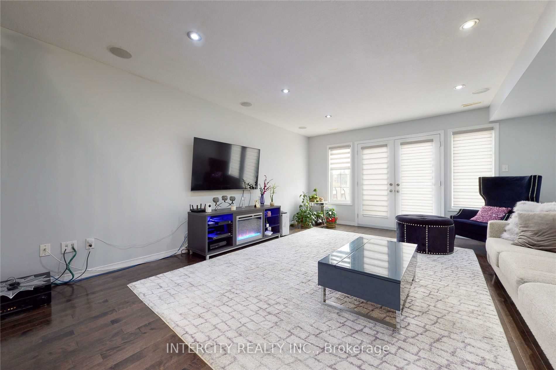 50 Howe Drive, #1A