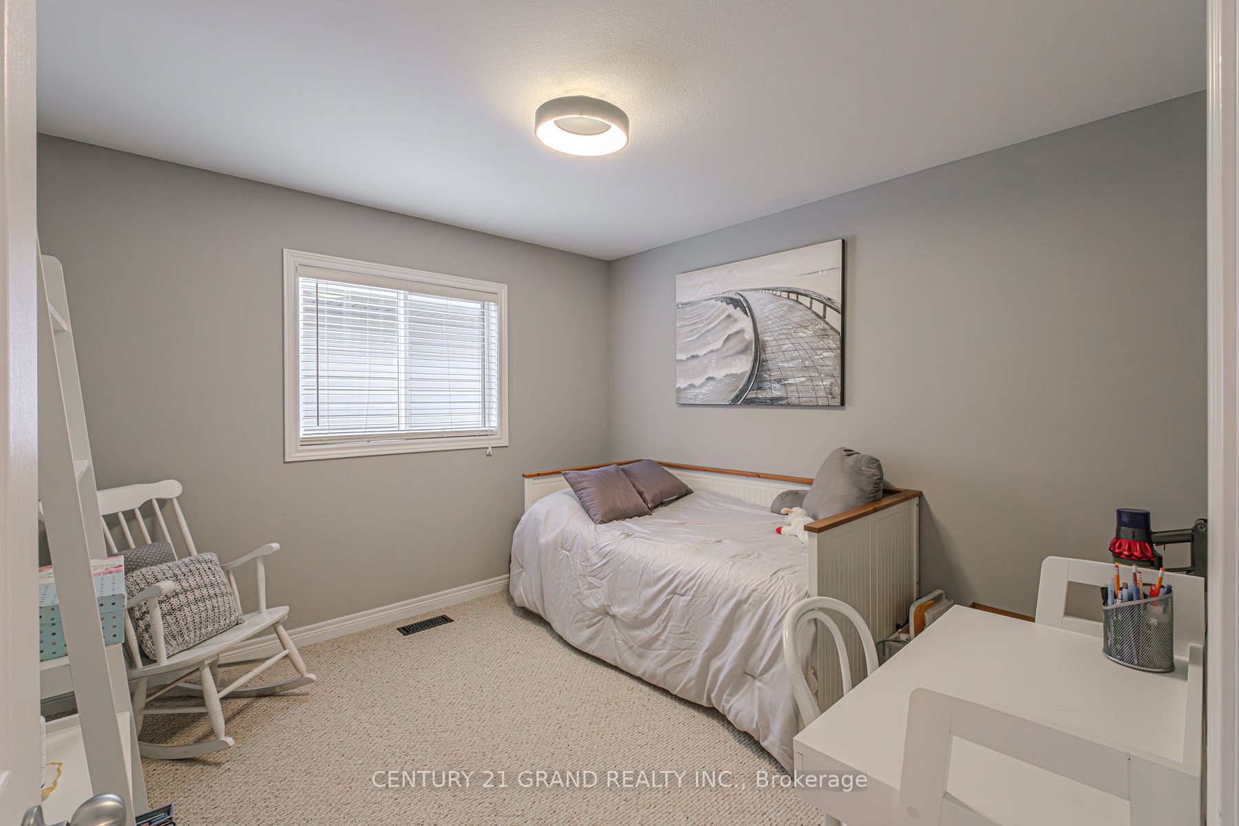 229 Springvalley Crescent