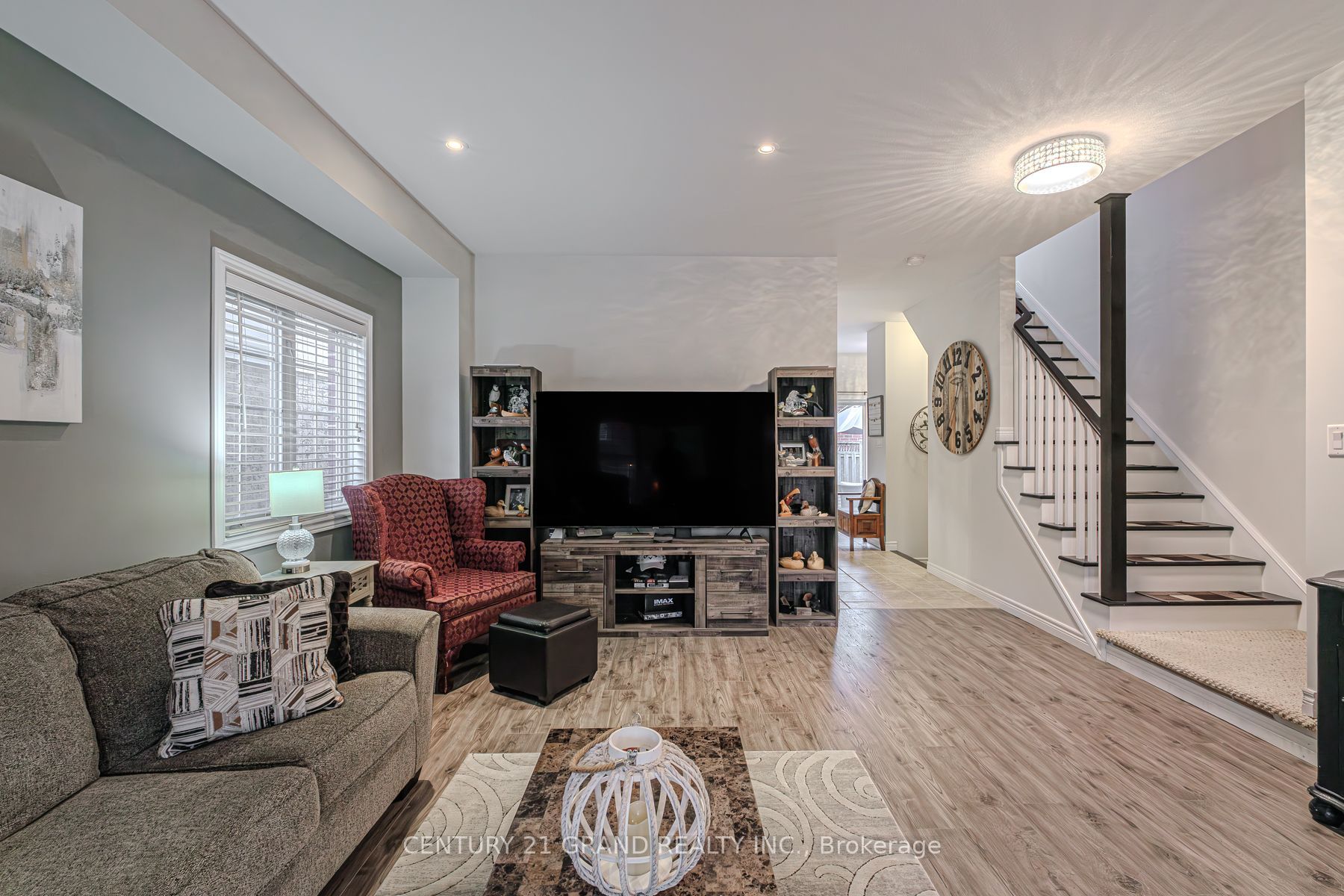 229 Springvalley Crescent