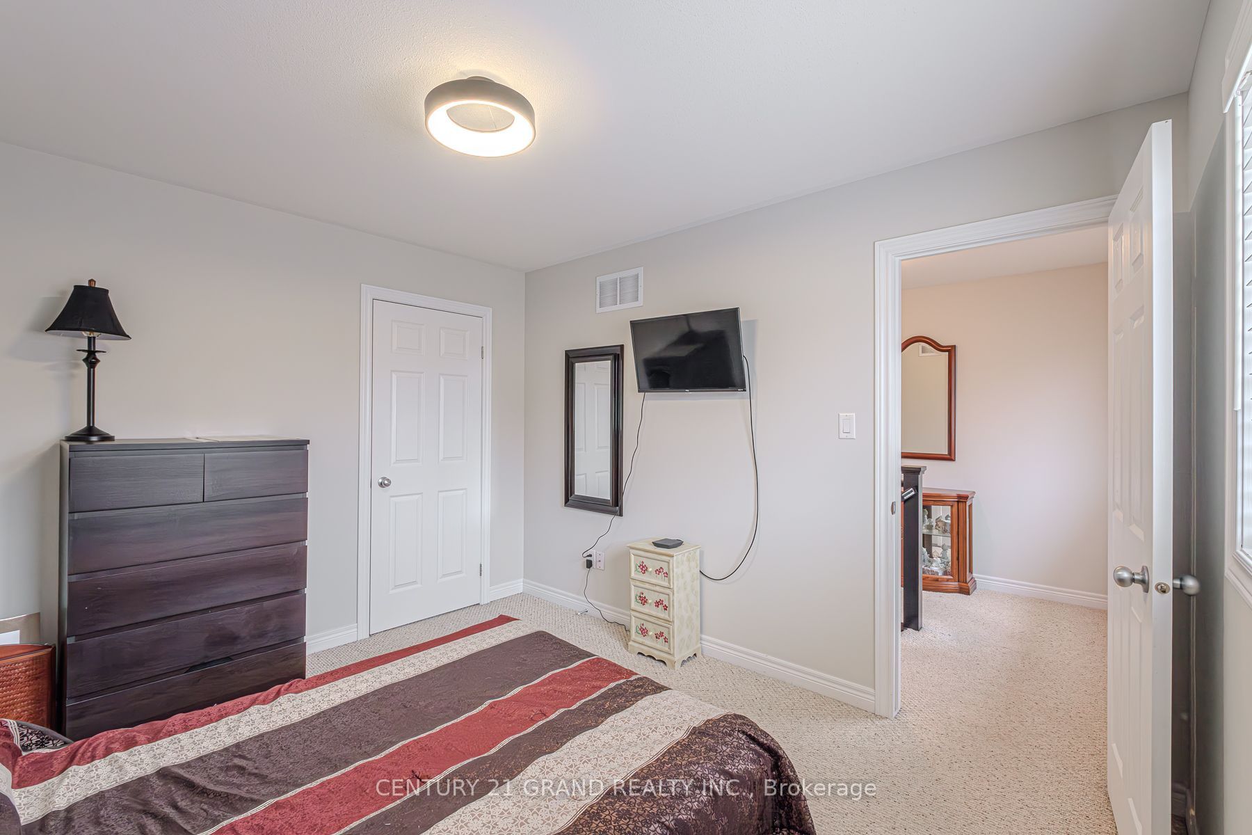 229 Springvalley Crescent