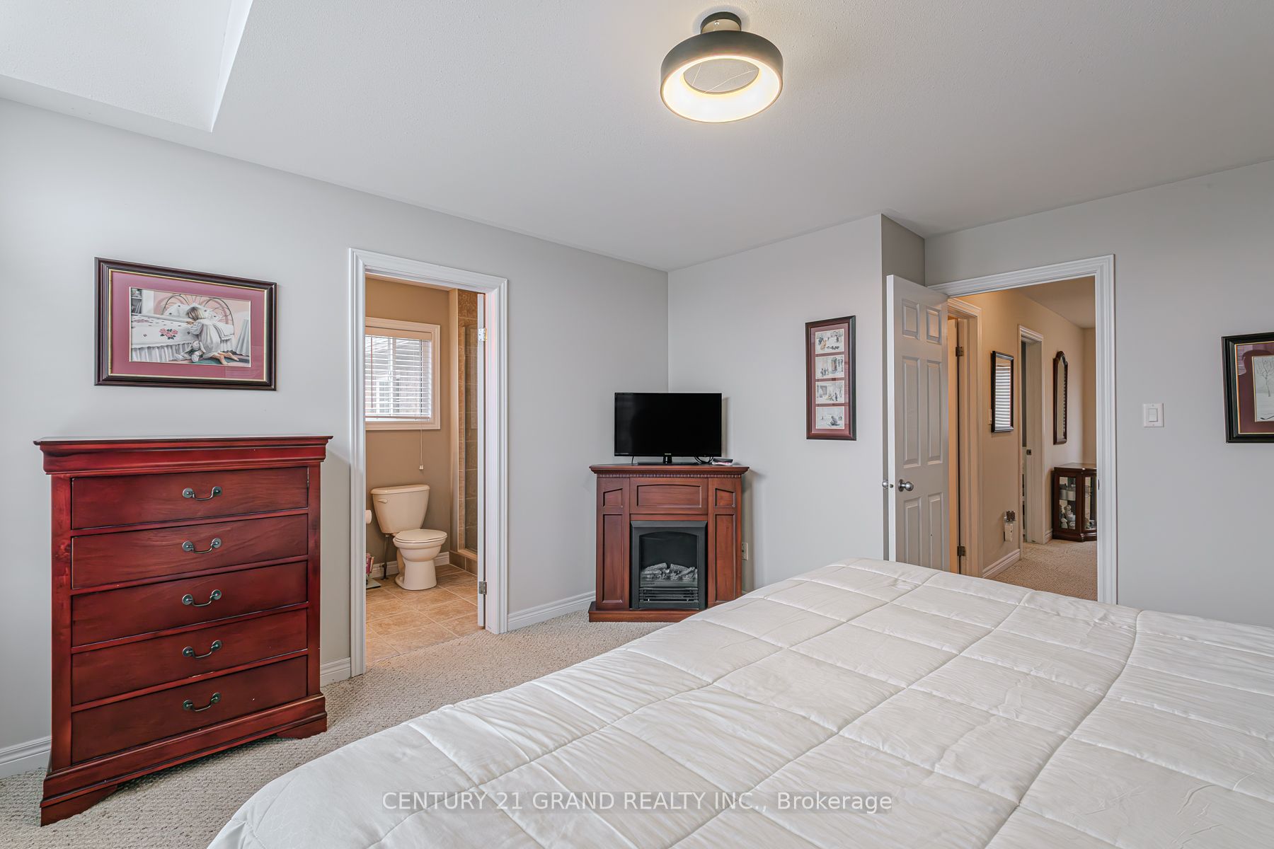 229 Springvalley Crescent