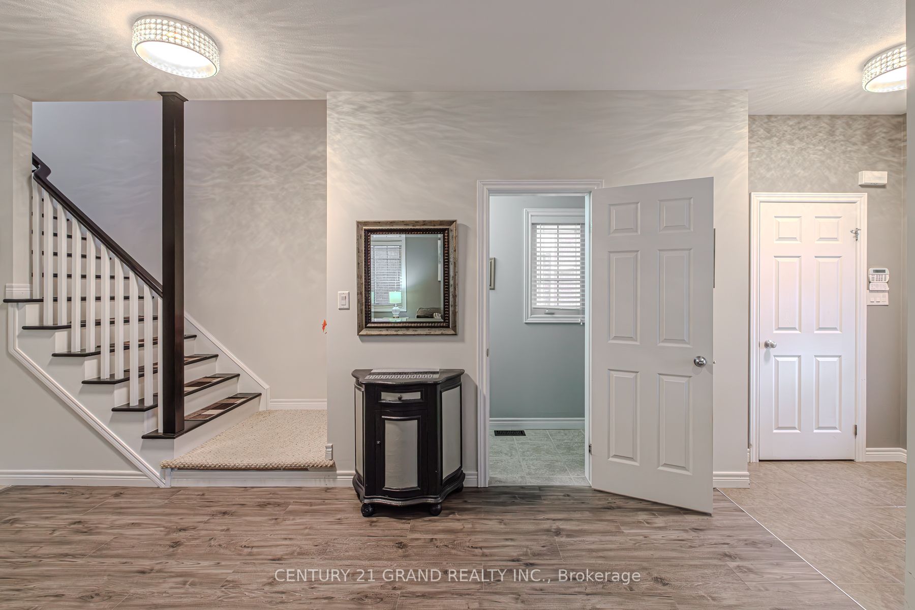 229 Springvalley Crescent