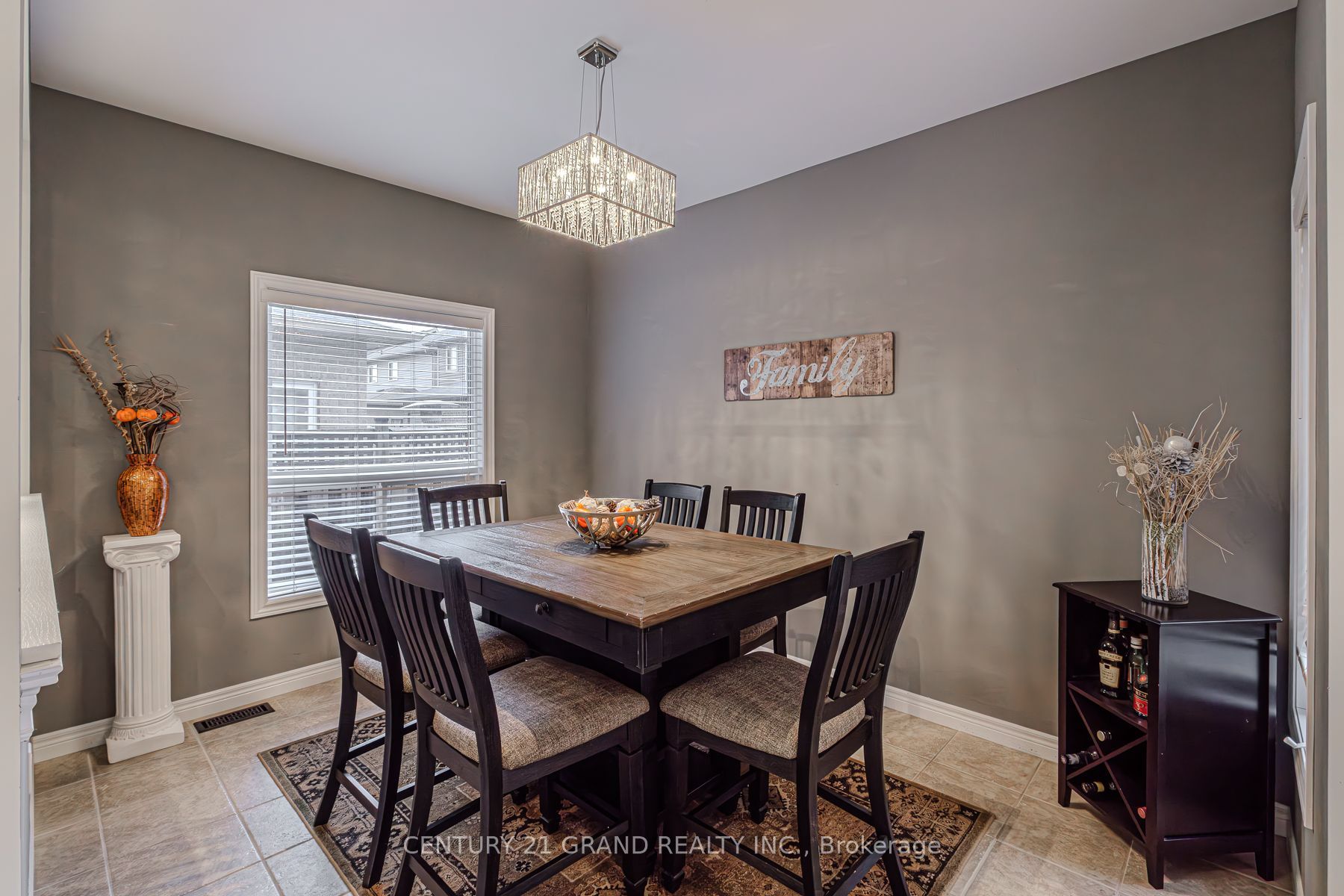 229 Springvalley Crescent
