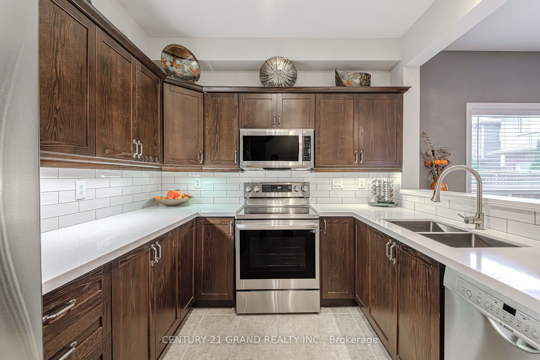 229 Springvalley Crescent