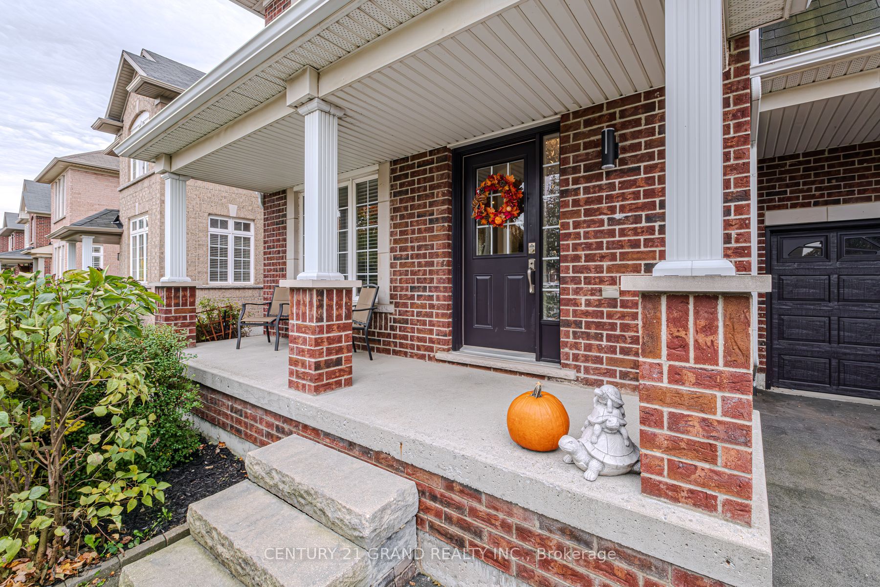 229 Springvalley Crescent