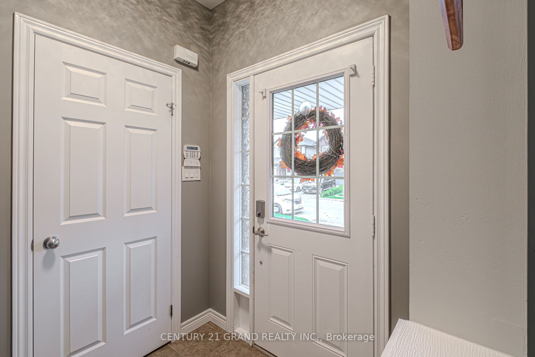 229 Springvalley Crescent