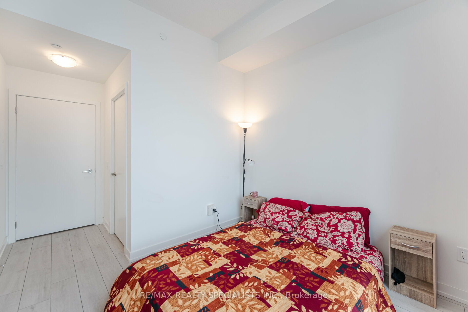 55 DUKE Street W #216