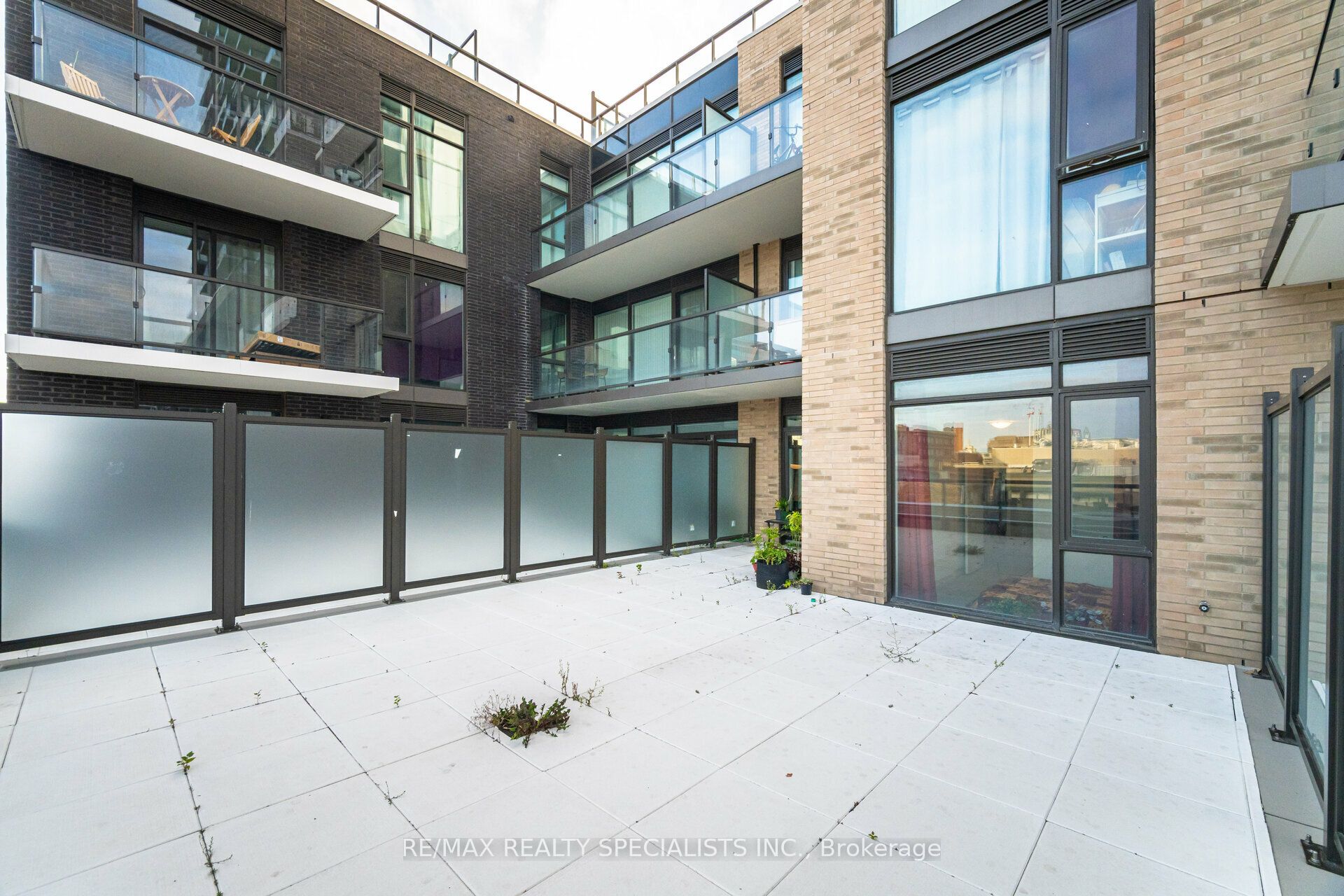 55 DUKE Street W #216