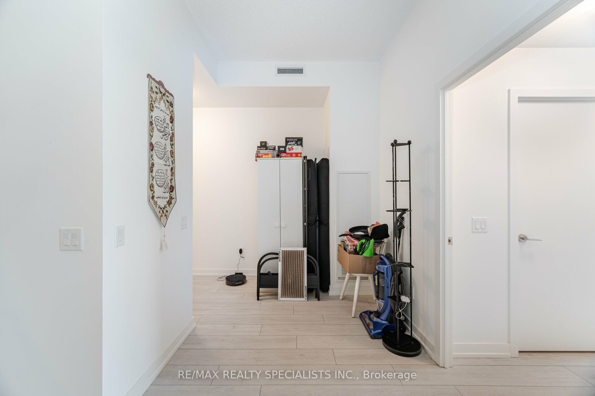 55 DUKE Street W #216