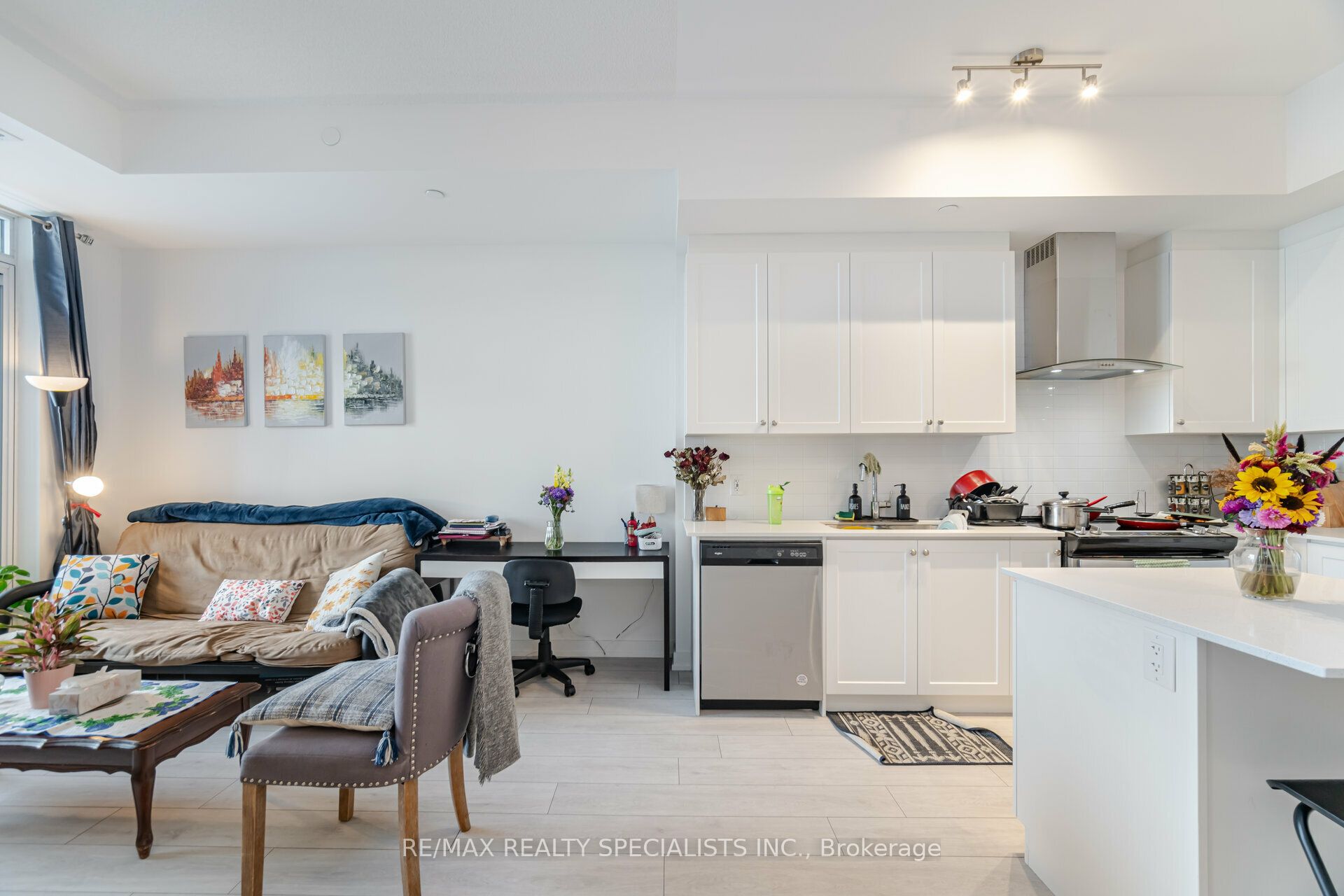 55 DUKE Street W #216