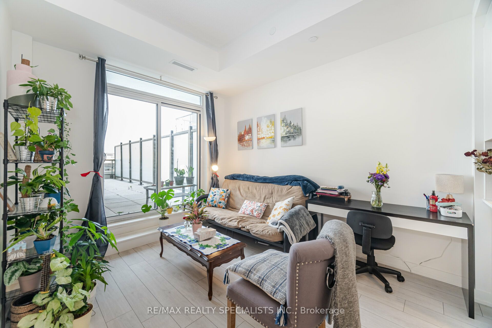 55 DUKE Street W #216