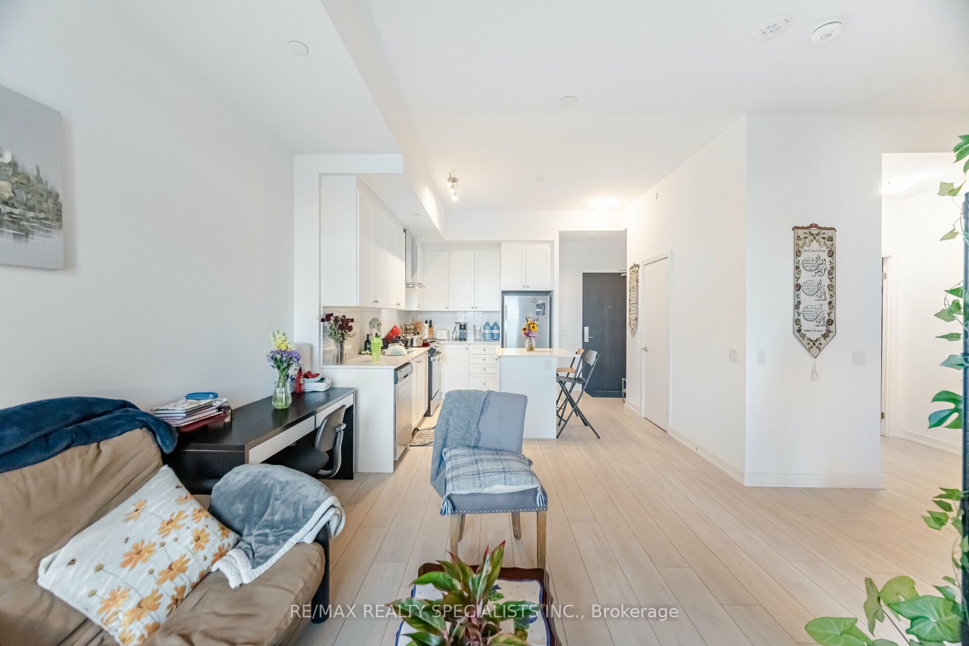 55 DUKE Street W #216