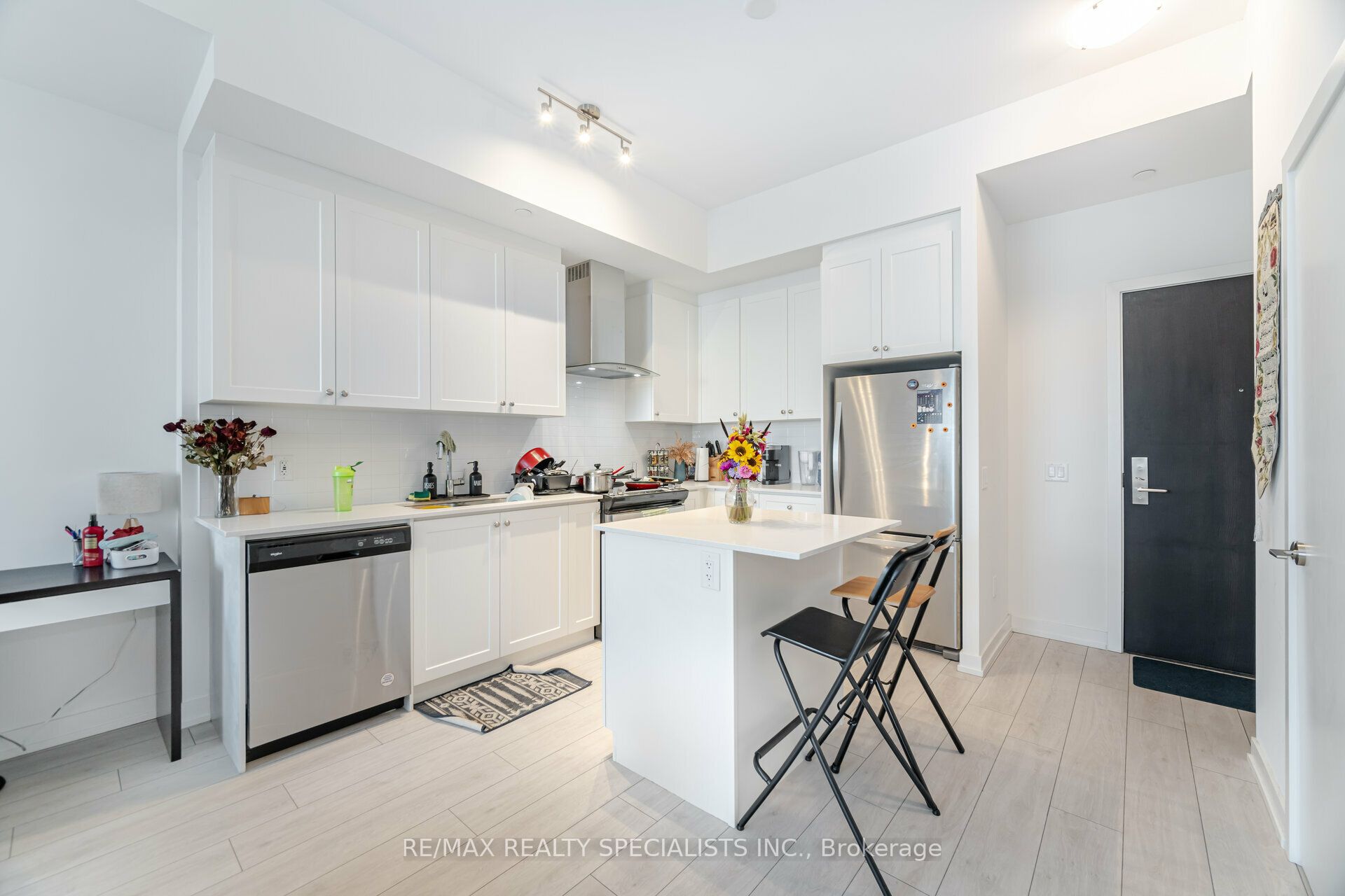 55 DUKE Street W #216
