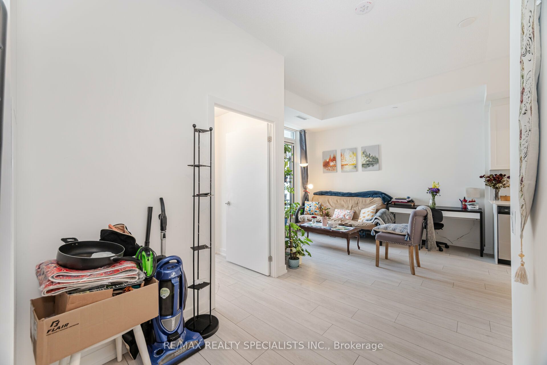 55 DUKE Street W #216