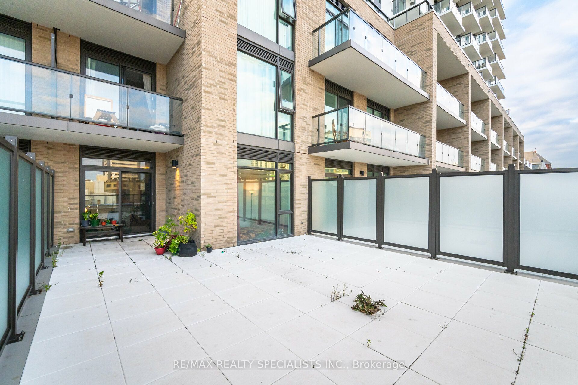 55 DUKE Street W #216