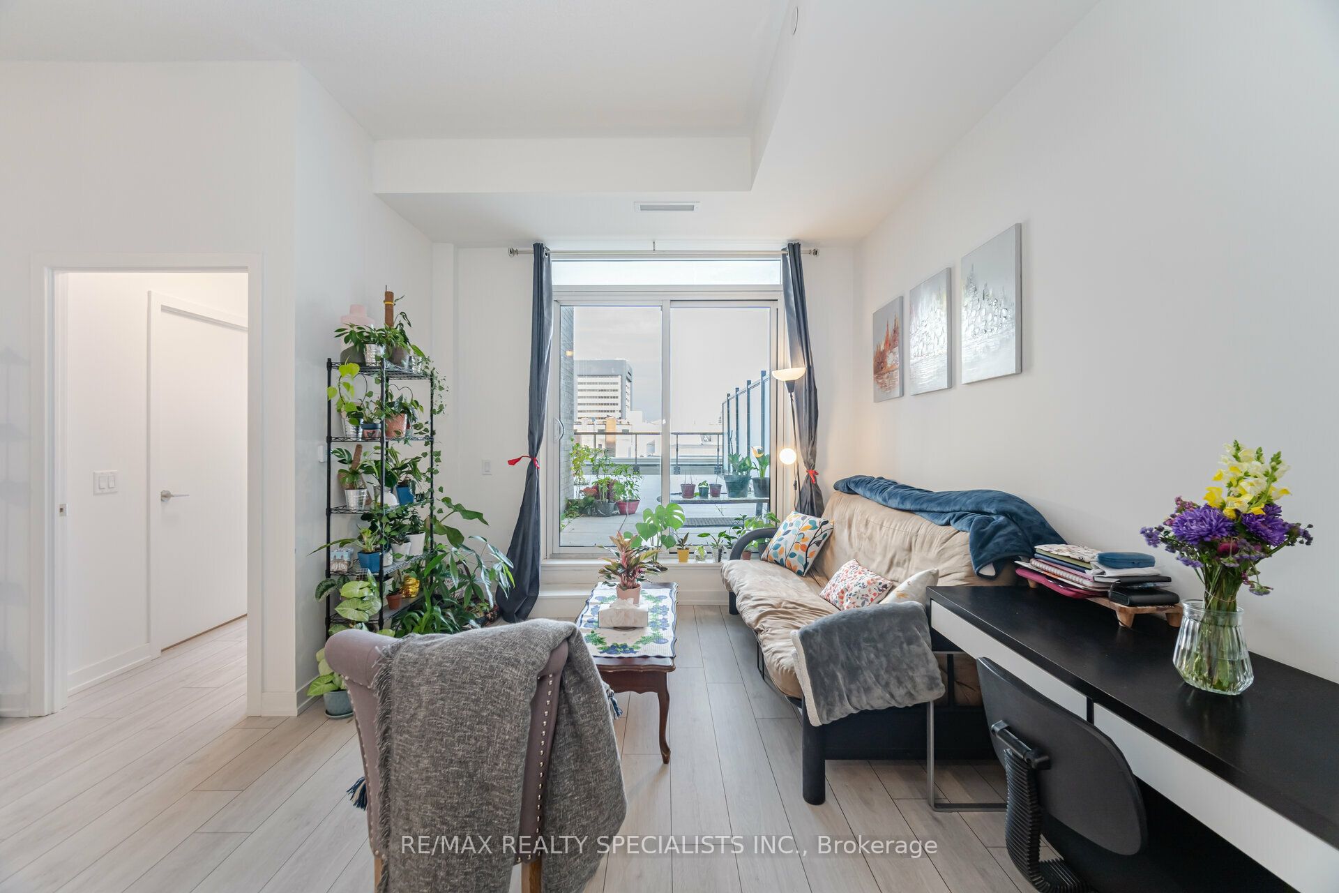 55 DUKE Street W #216