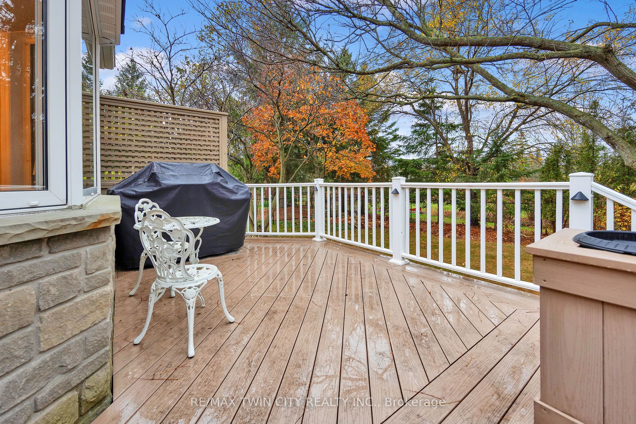 10 Meadow Heights Drive