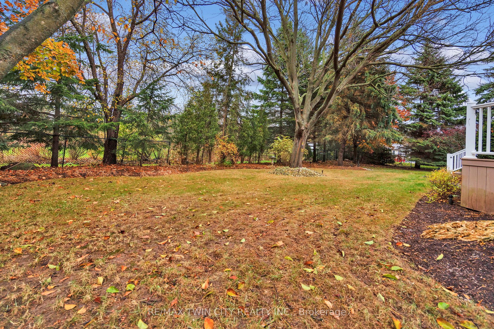 10 Meadow Heights Drive